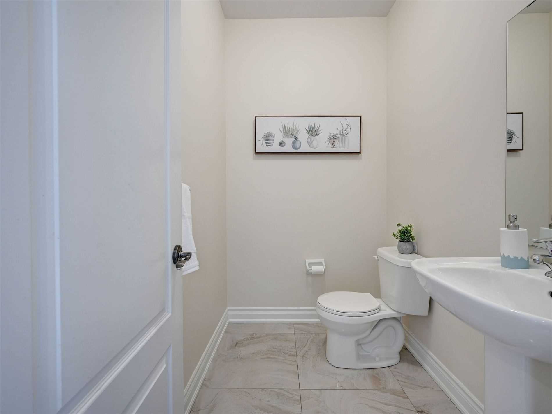 25 Ladbrook Cres