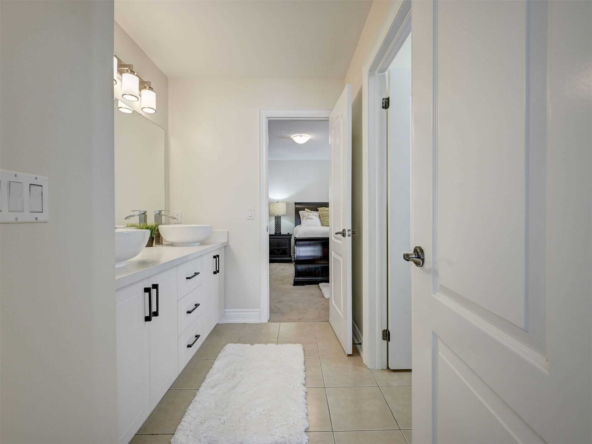25 Ladbrook Cres