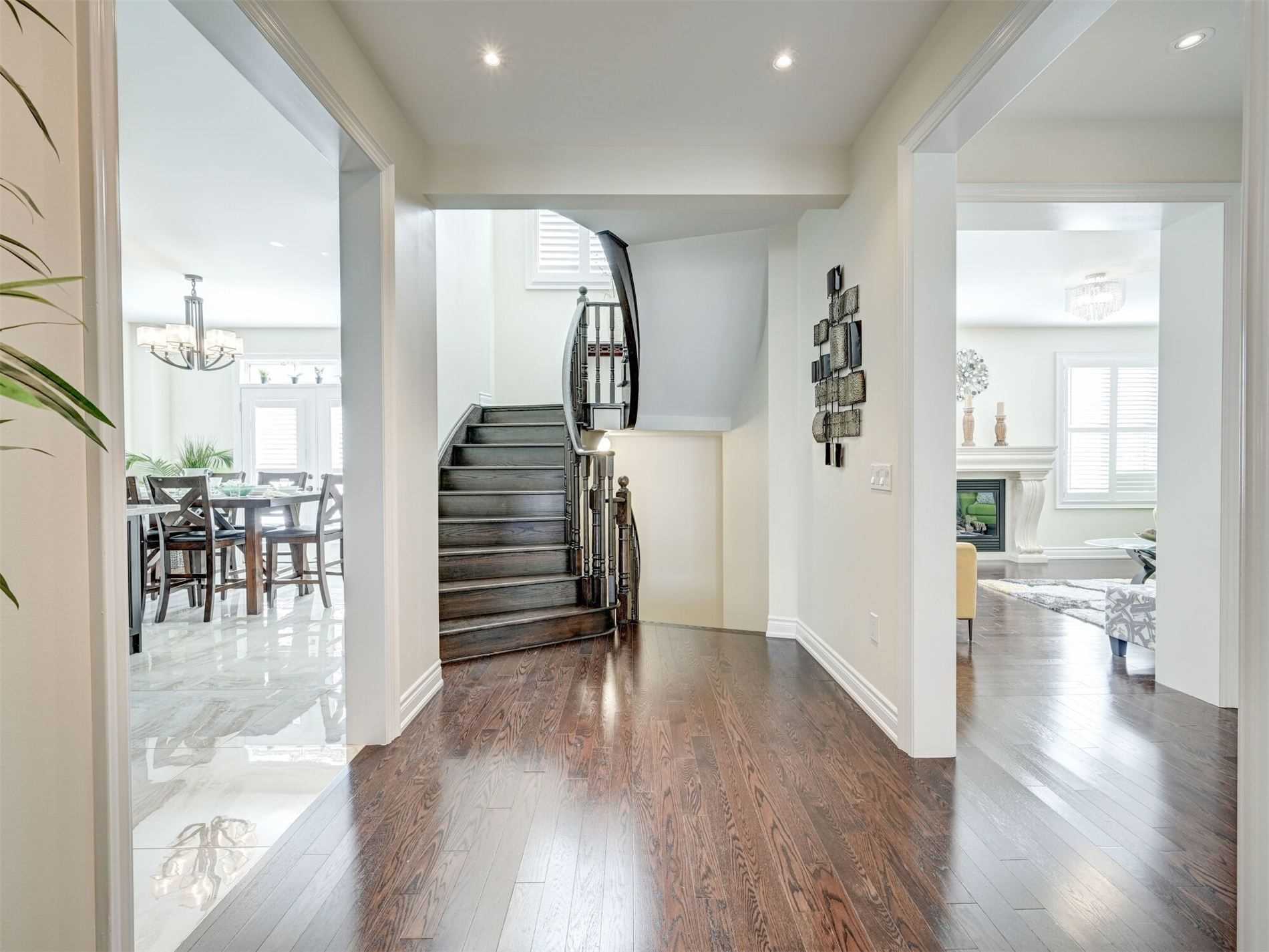 25 Ladbrook Cres