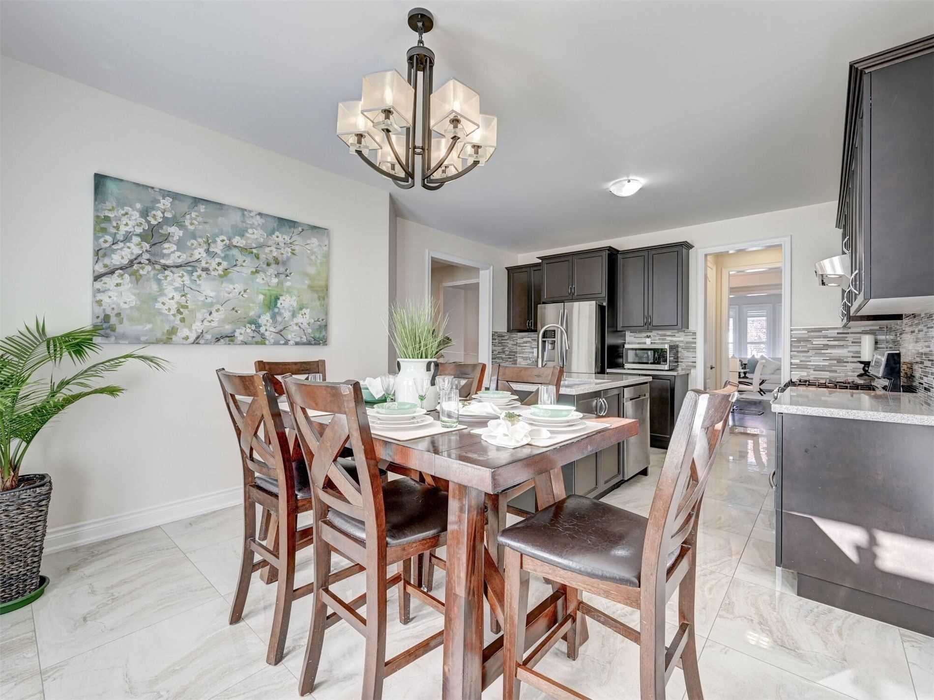 25 Ladbrook Cres