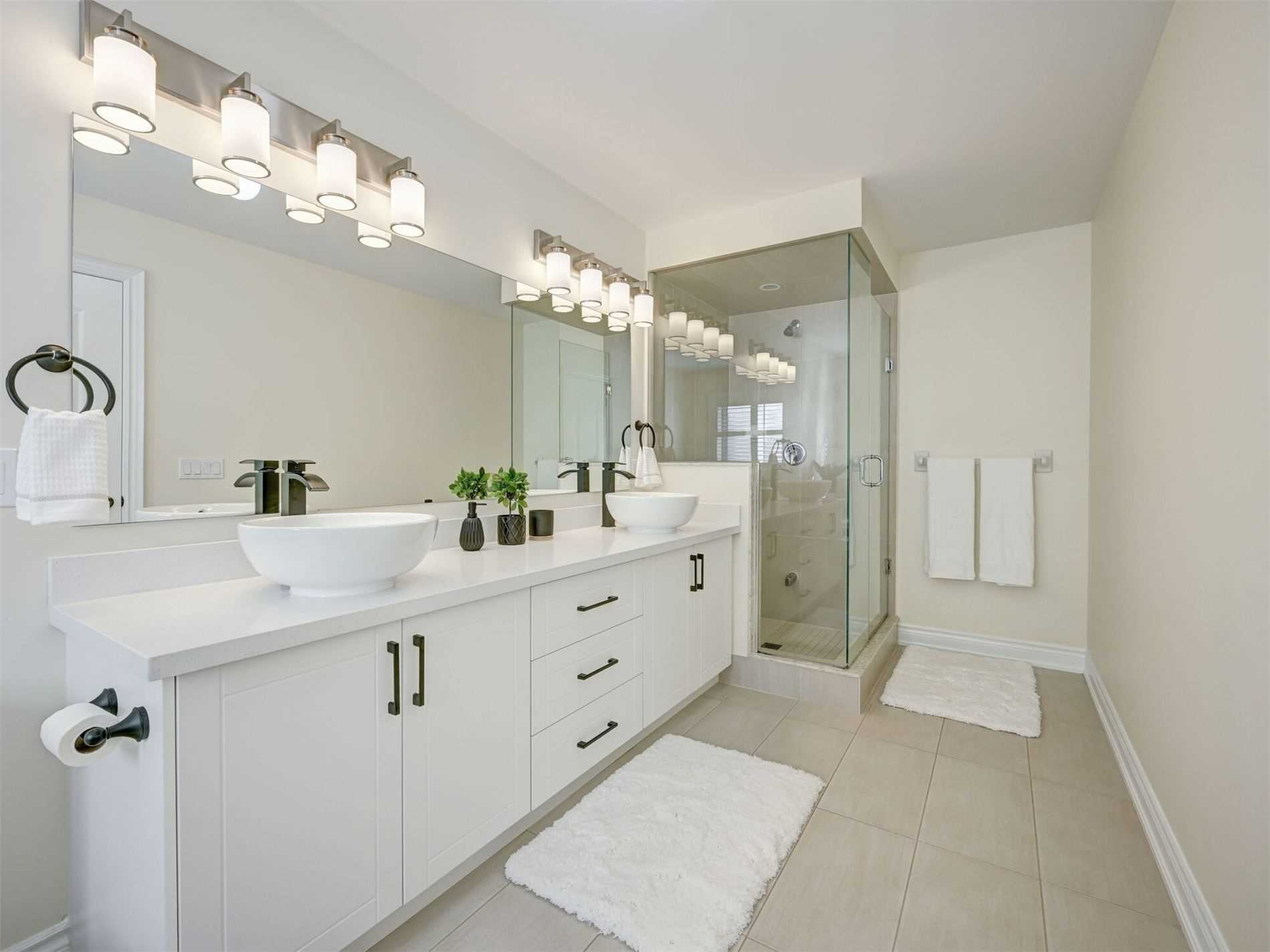 25 Ladbrook Cres