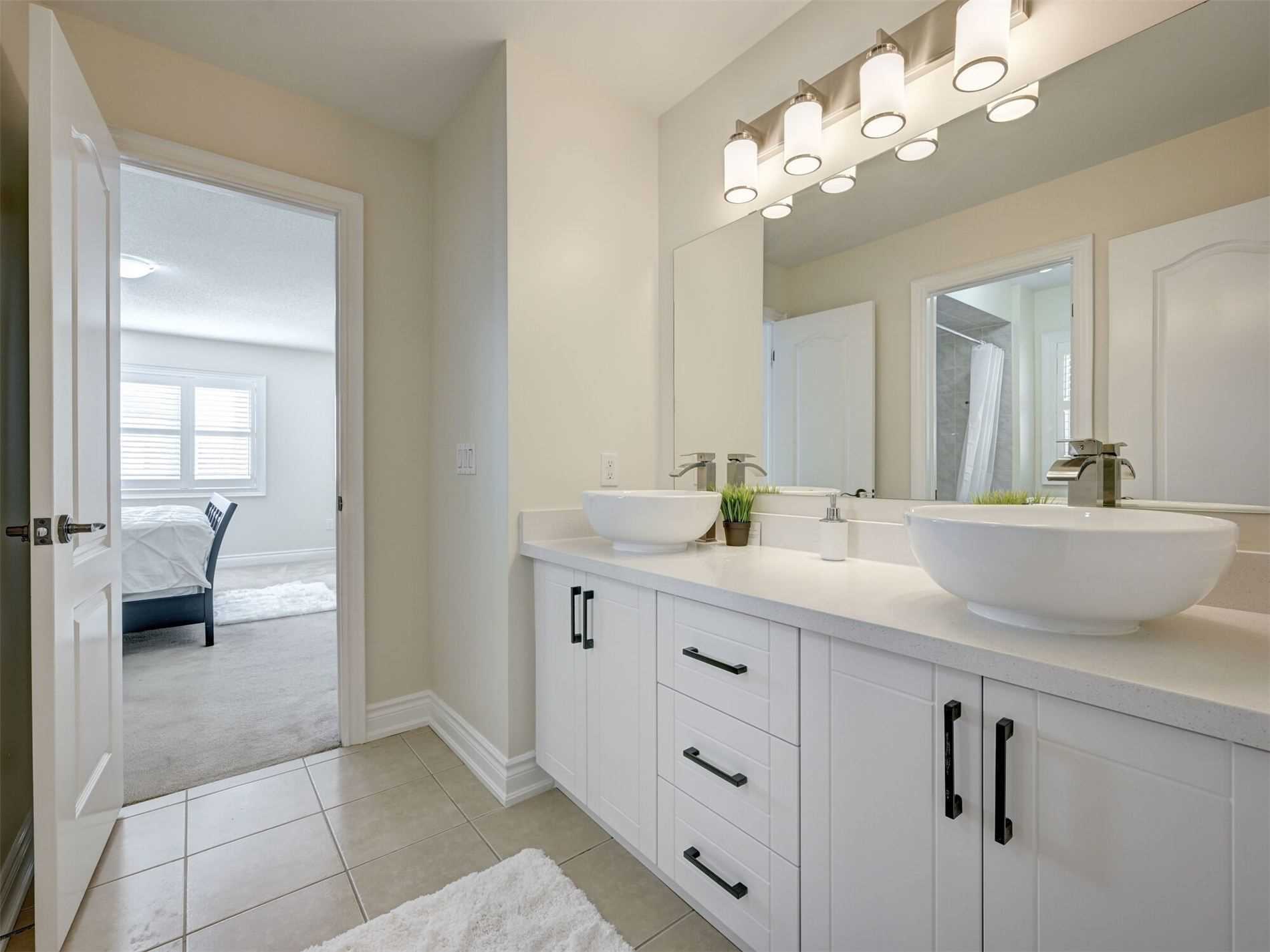 25 Ladbrook Cres