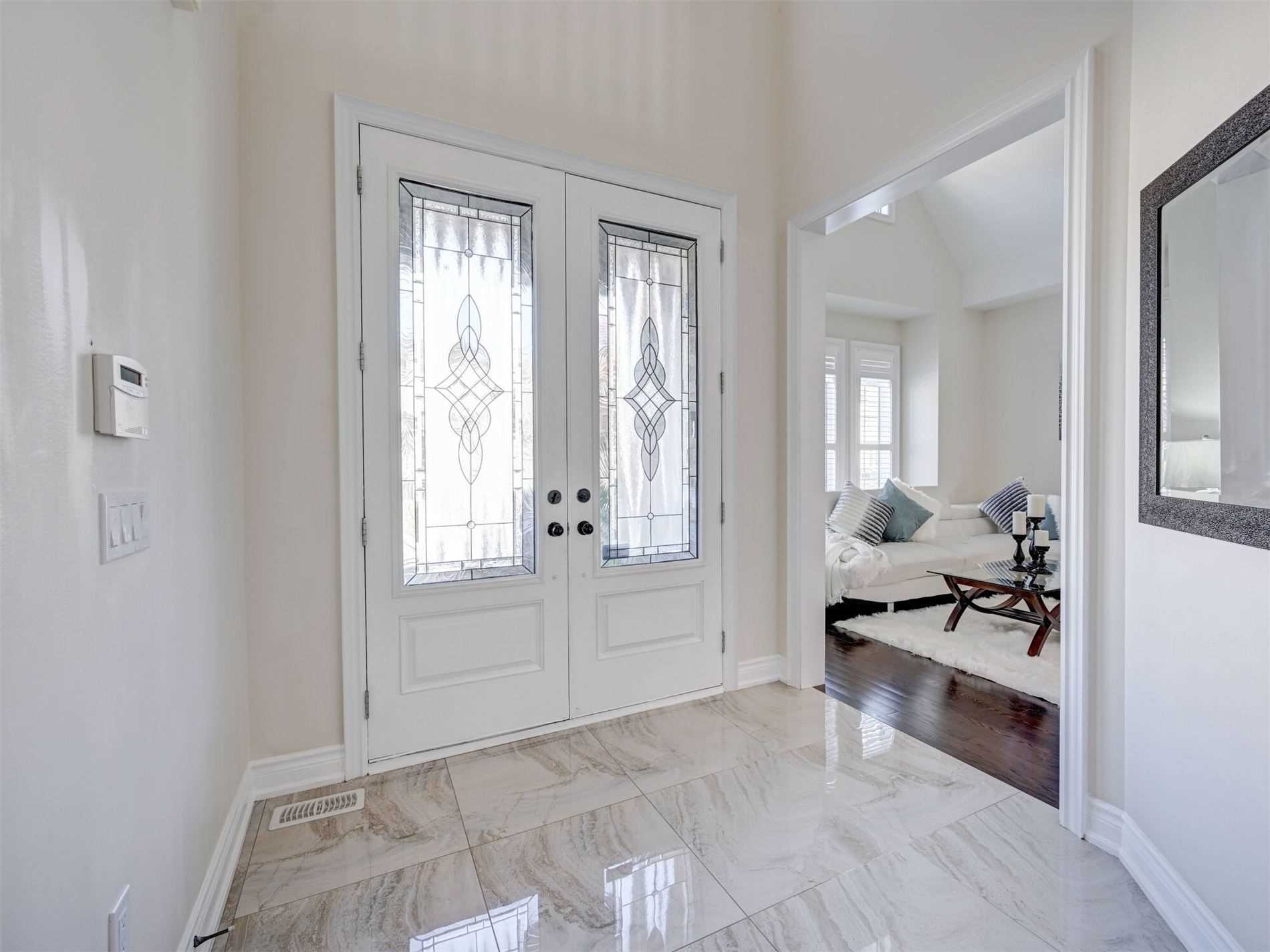 25 Ladbrook Cres