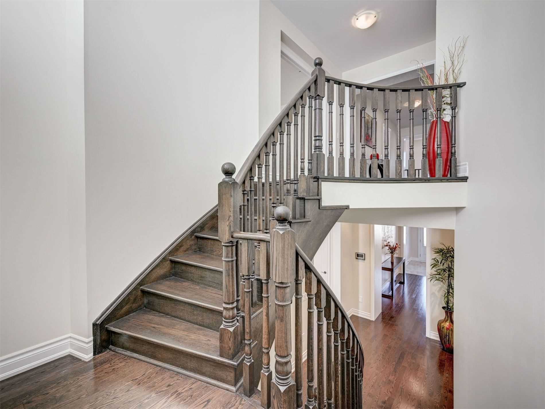 25 Ladbrook Cres