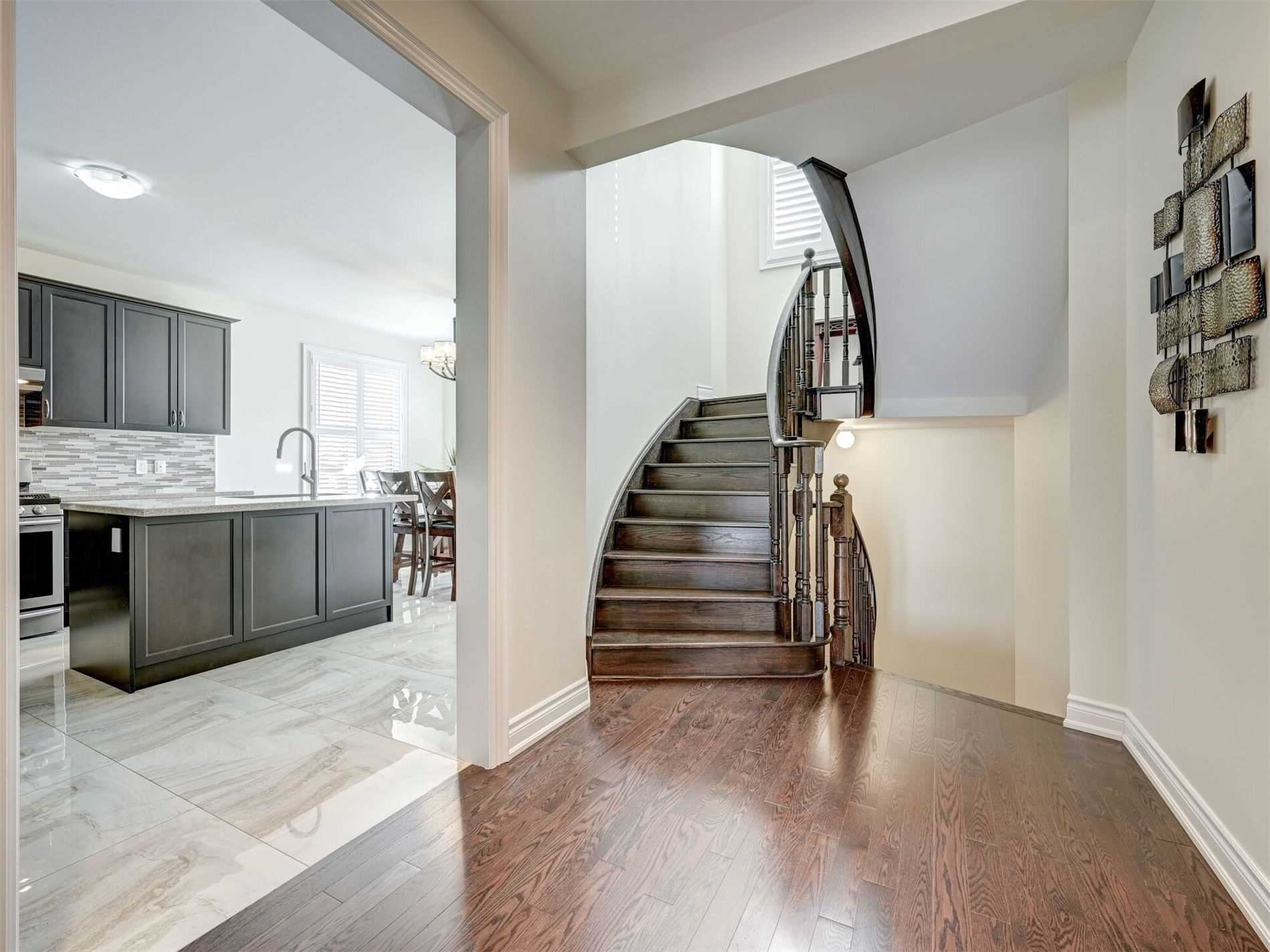 25 Ladbrook Cres