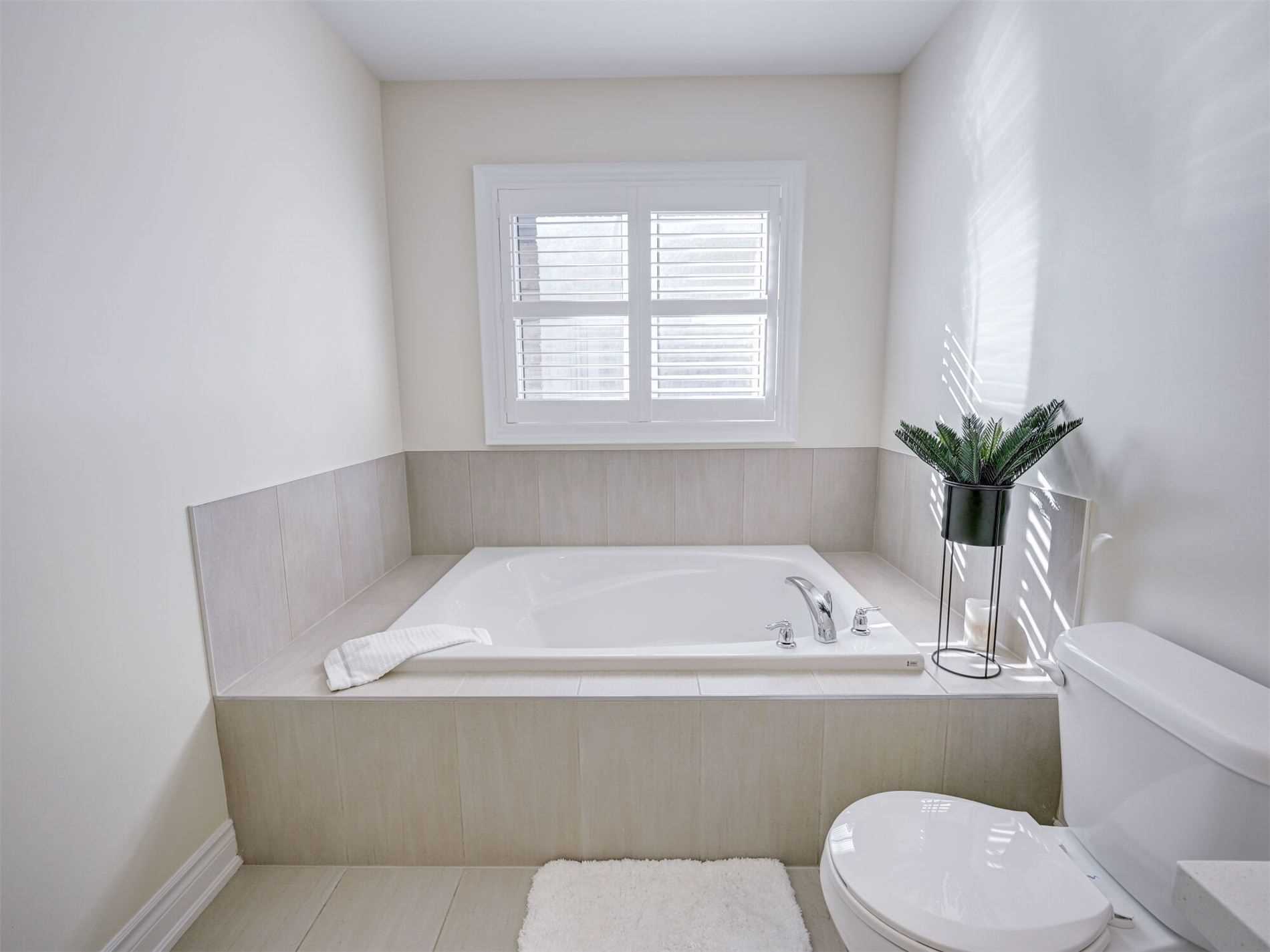 25 Ladbrook Cres