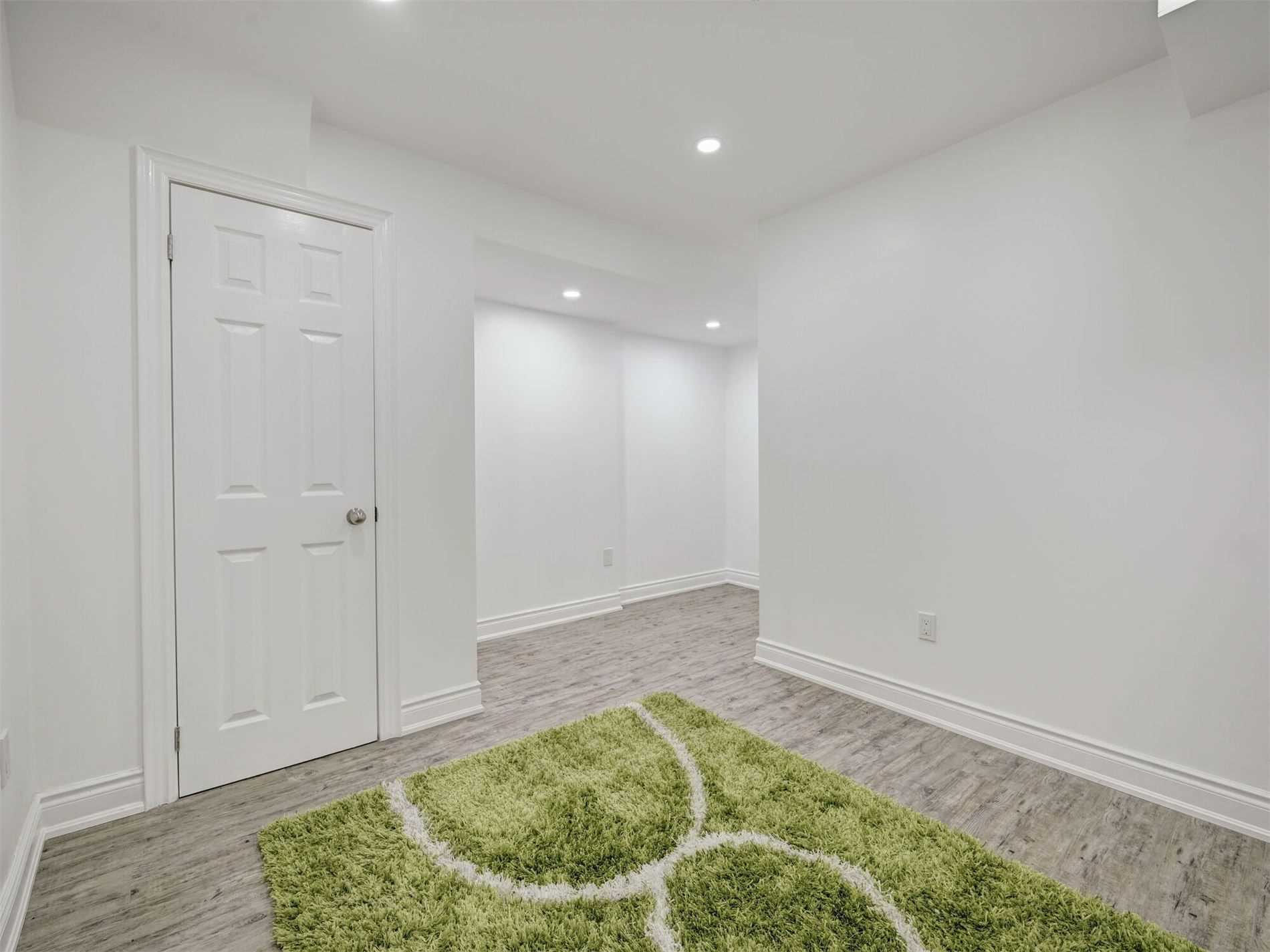 25 Ladbrook Cres
