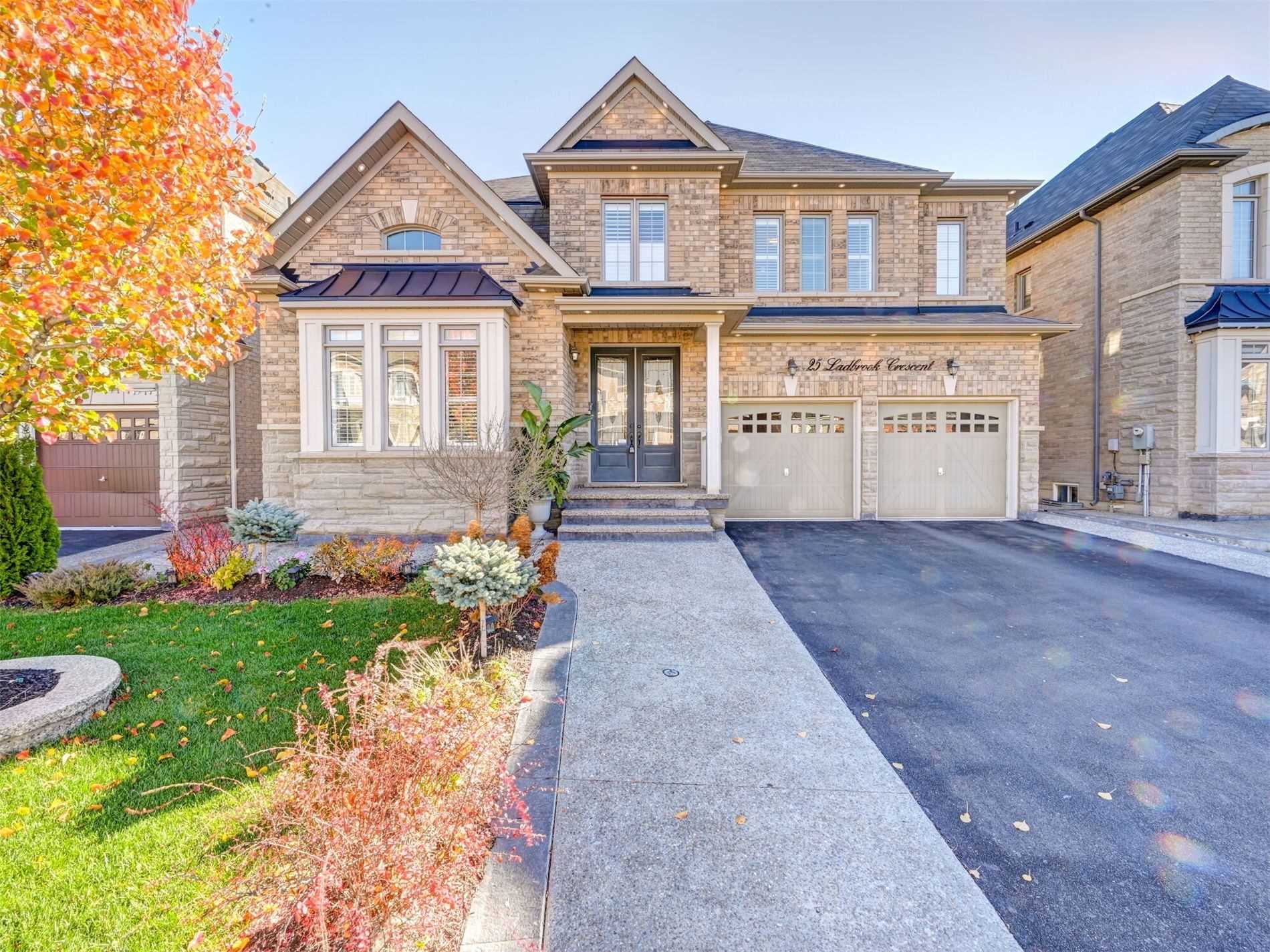 25 Ladbrook Cres