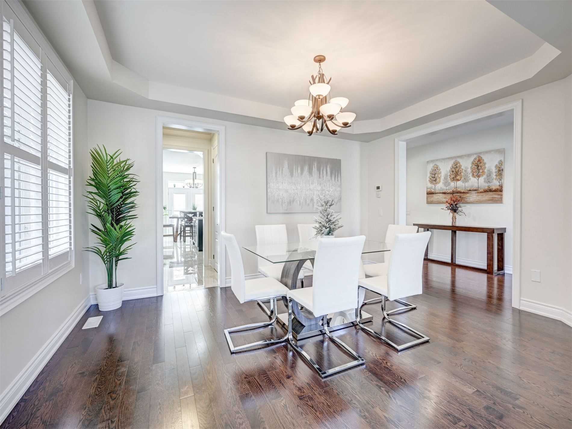 25 Ladbrook Cres