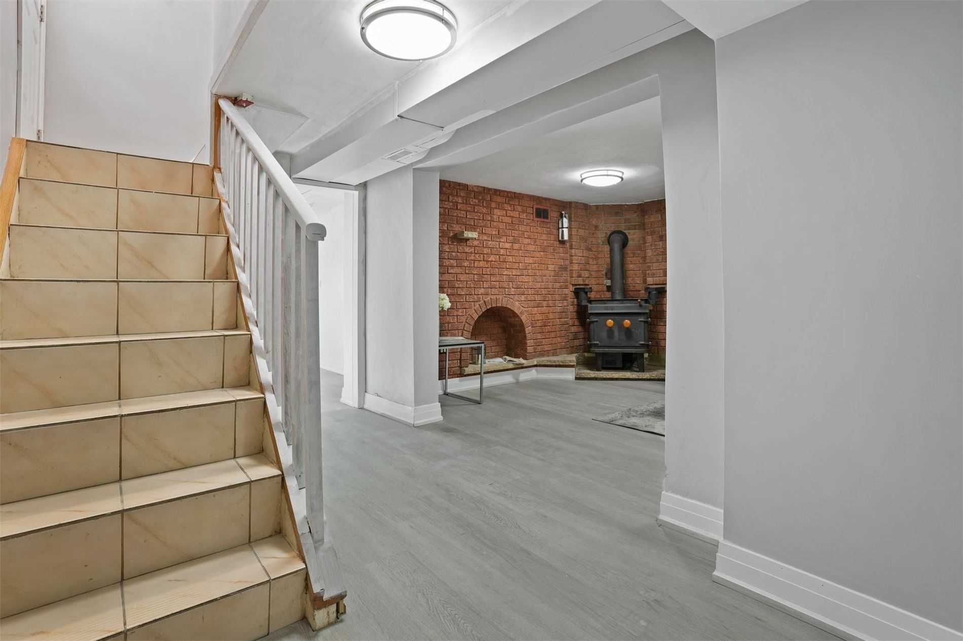 90A Bicknell Avenue