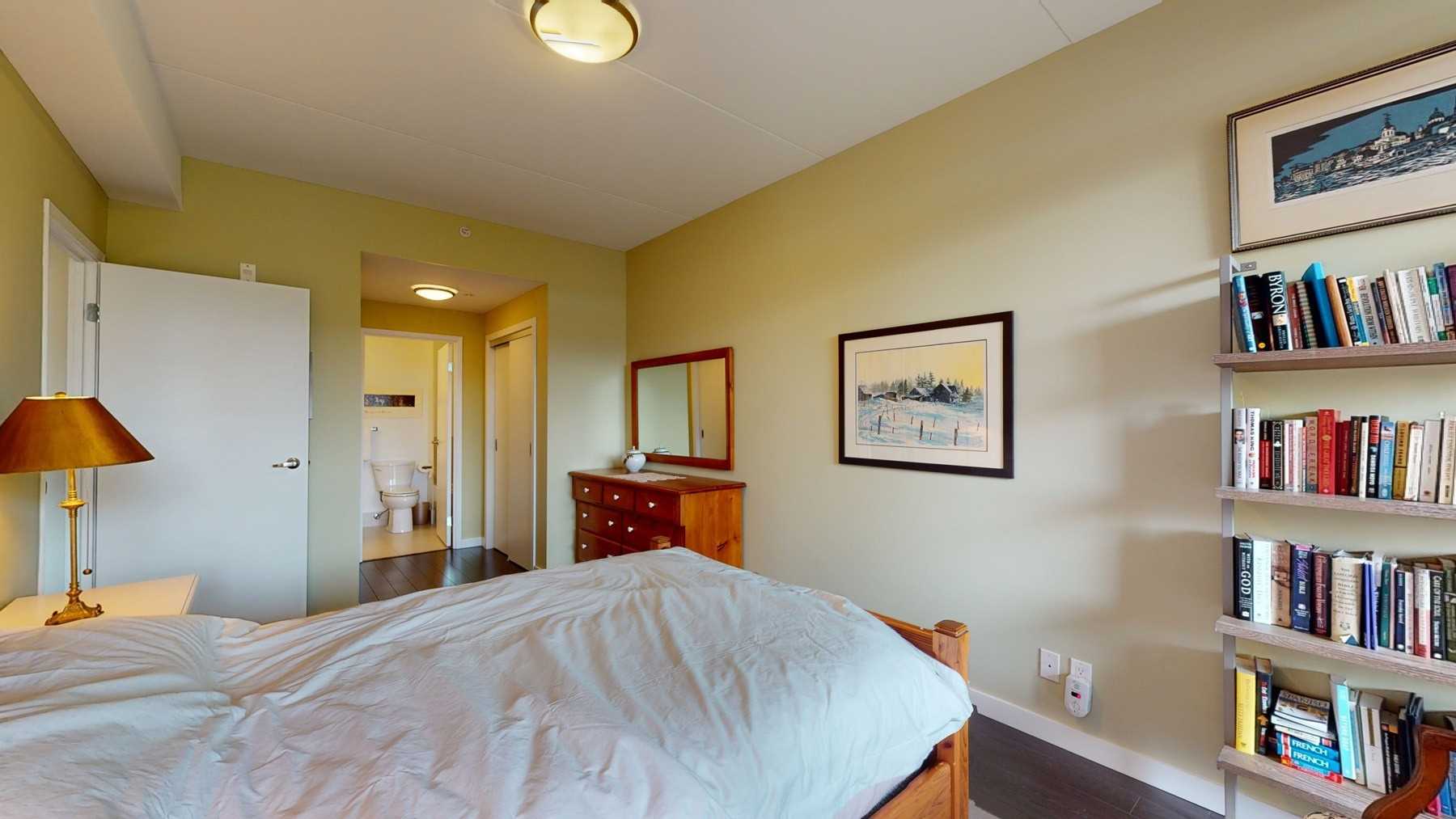 588 Annette Street, #202