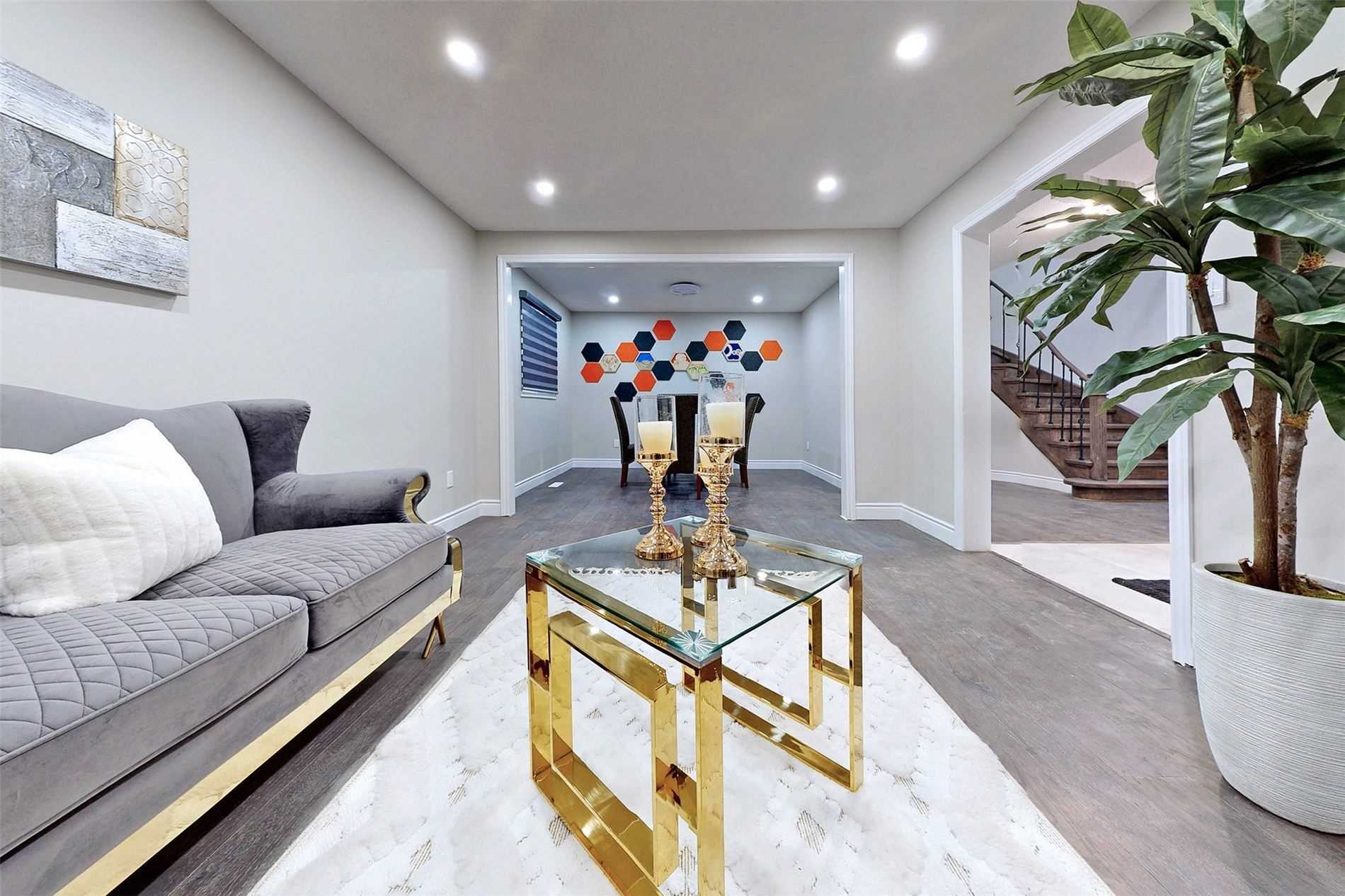 16 Lone Oak Ave