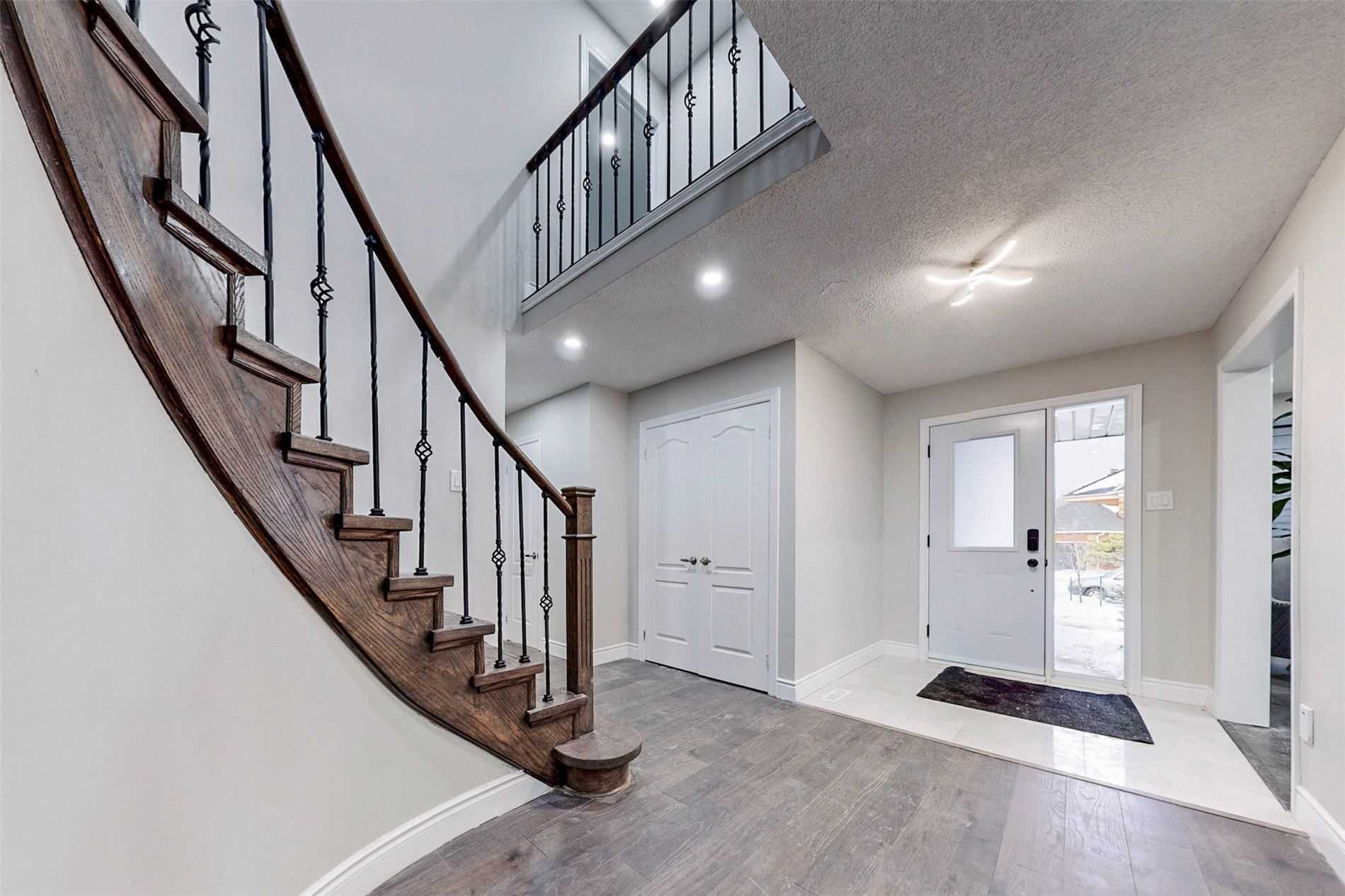 16 Lone Oak Ave