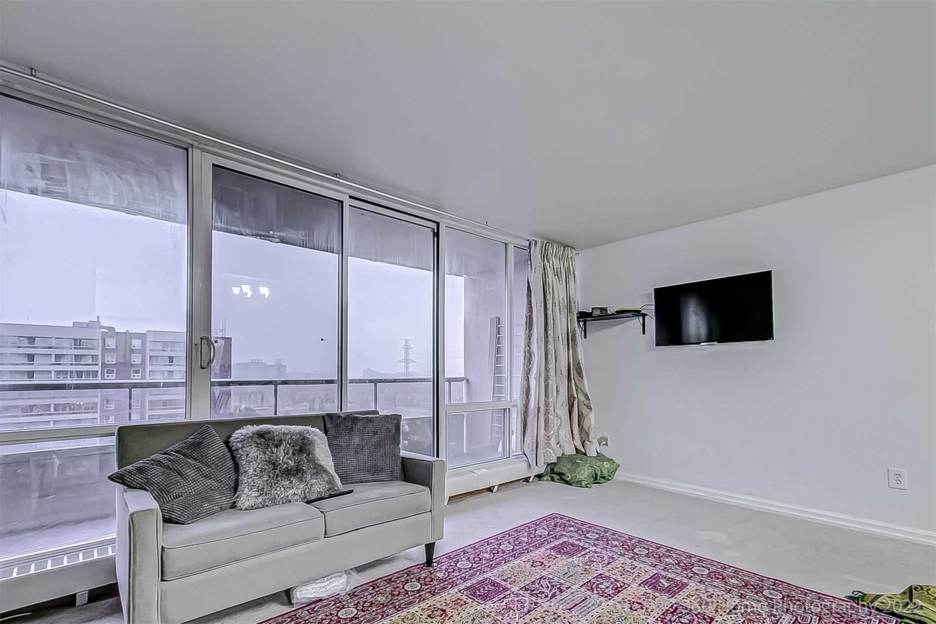25 Four Winds Dr, #902