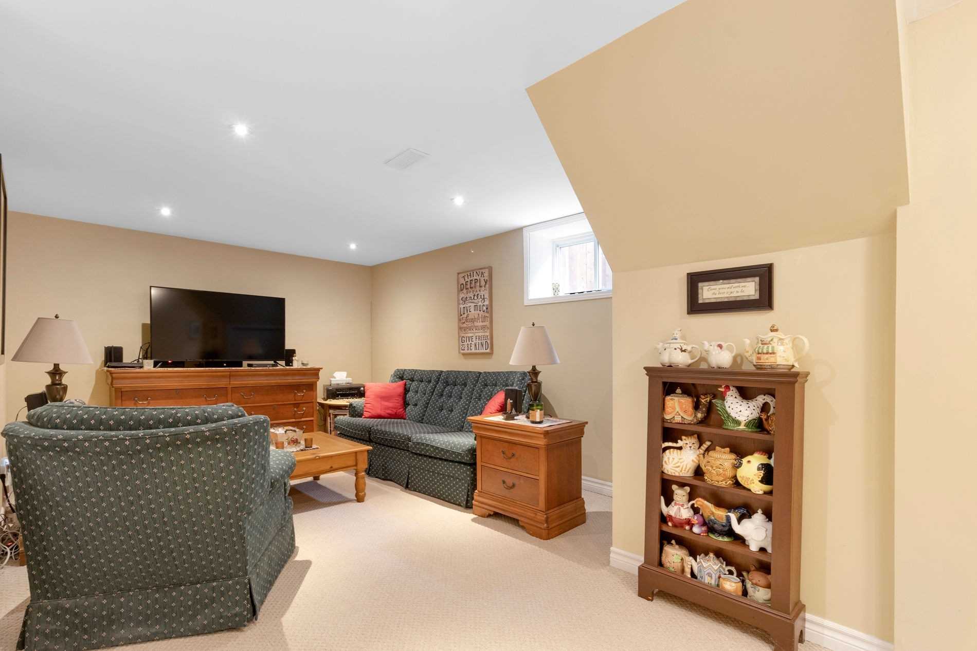 295 Plains Road W