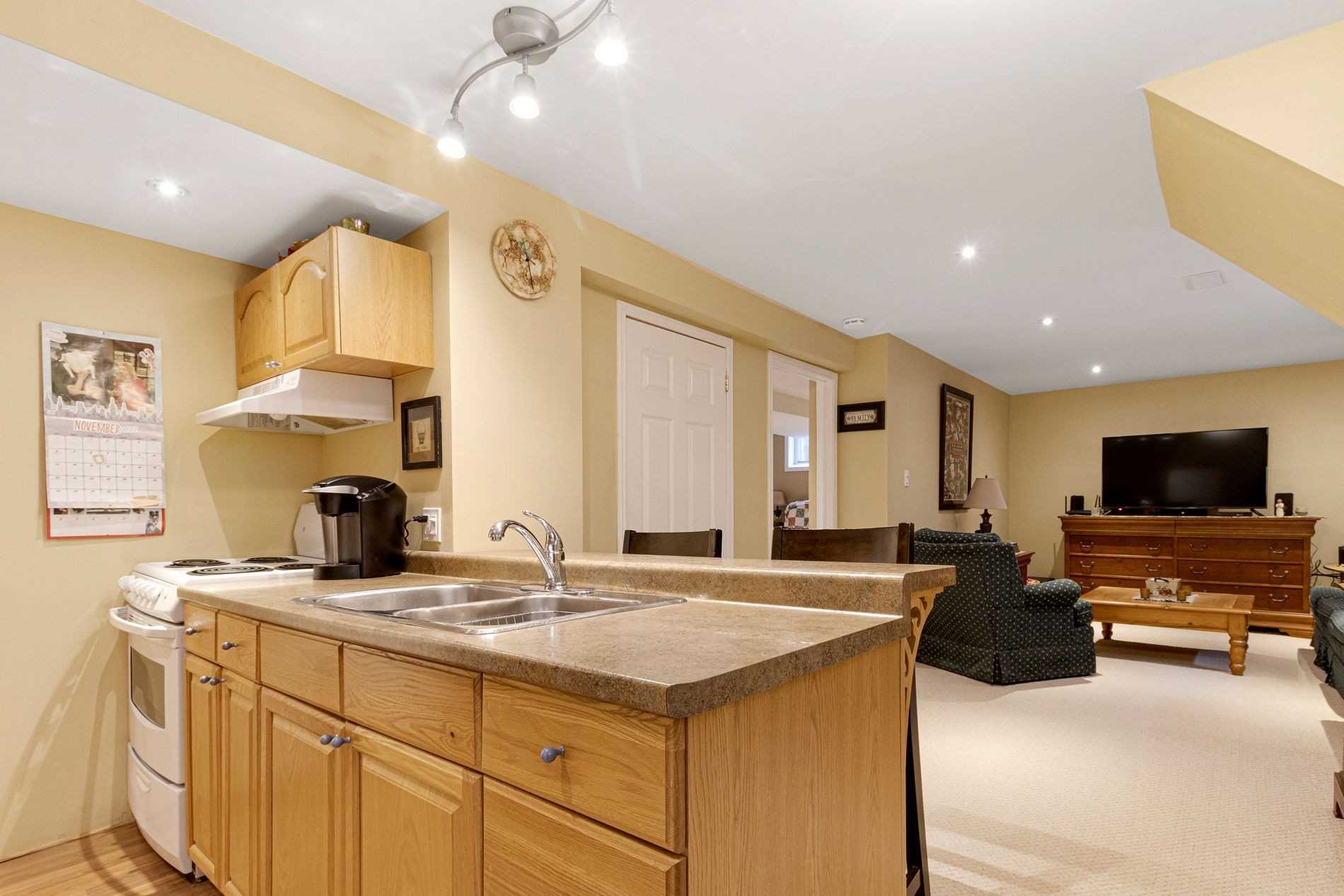 295 Plains Road W