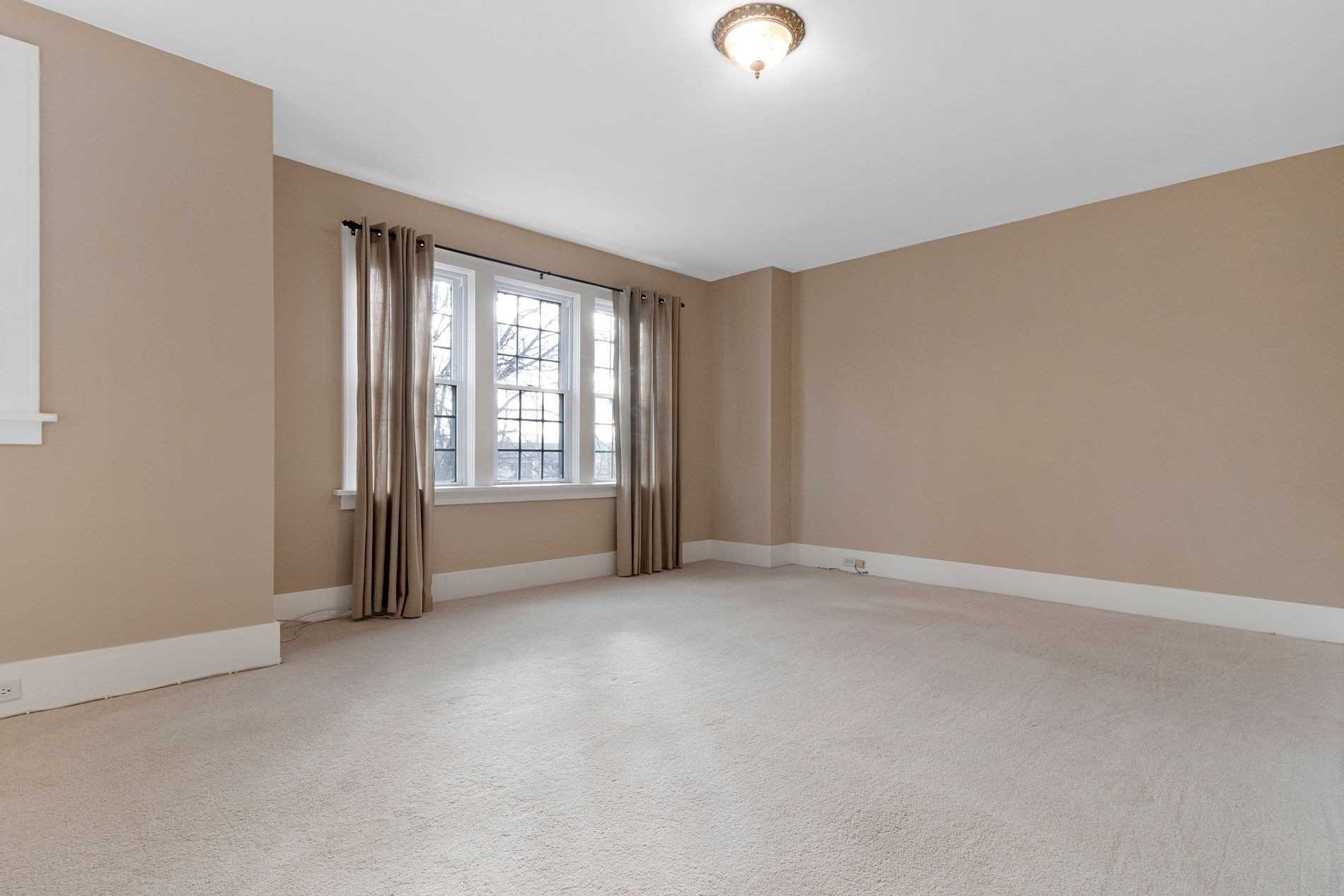 295 Plains Road W