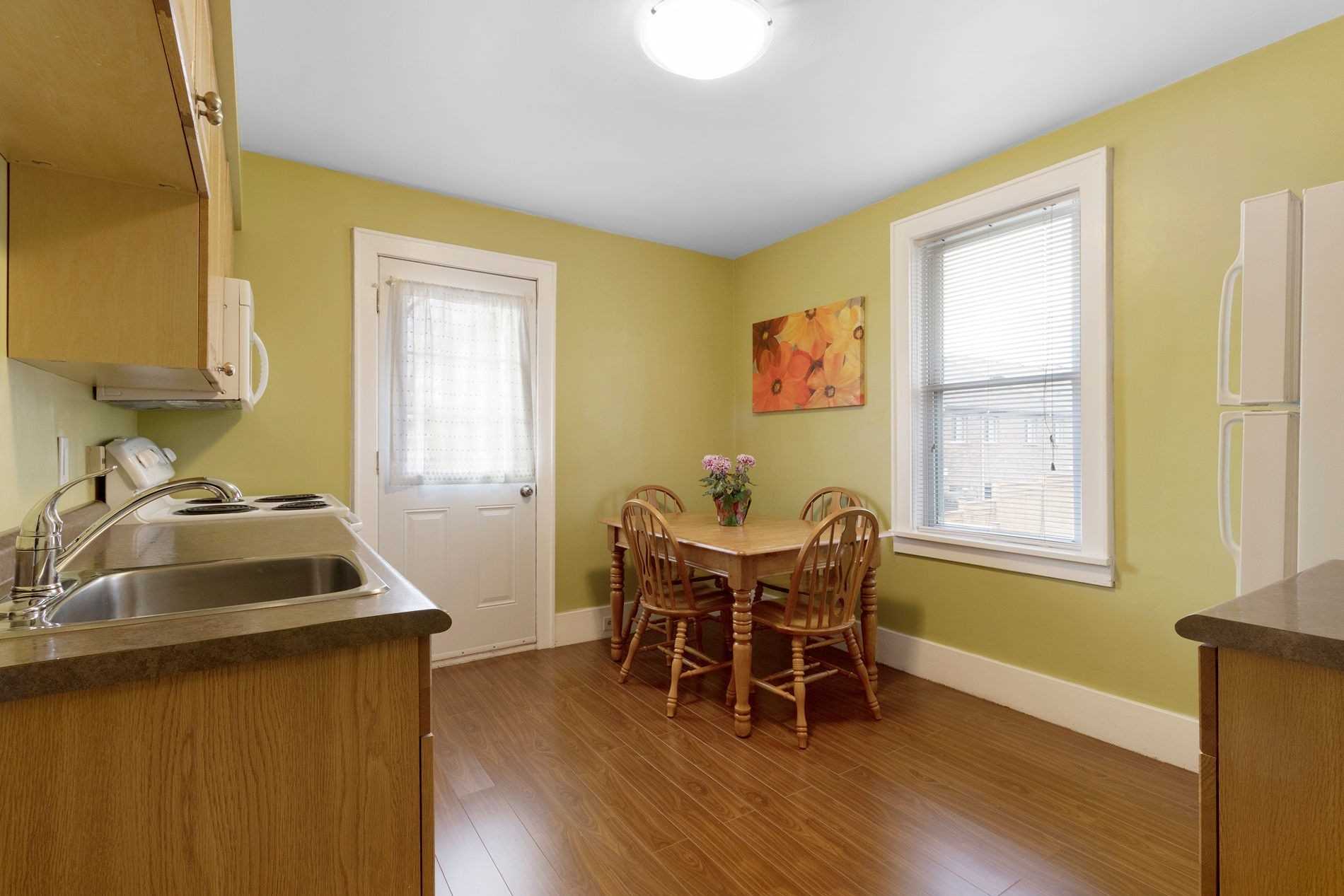 295 Plains Road W