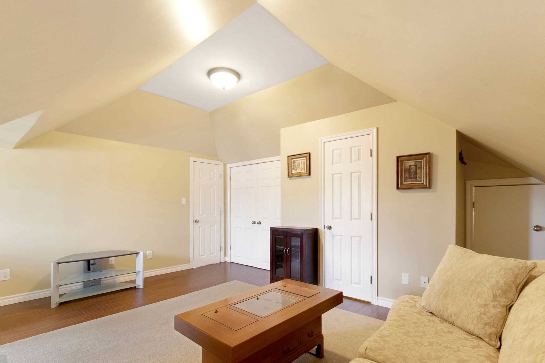 295 Plains Road W