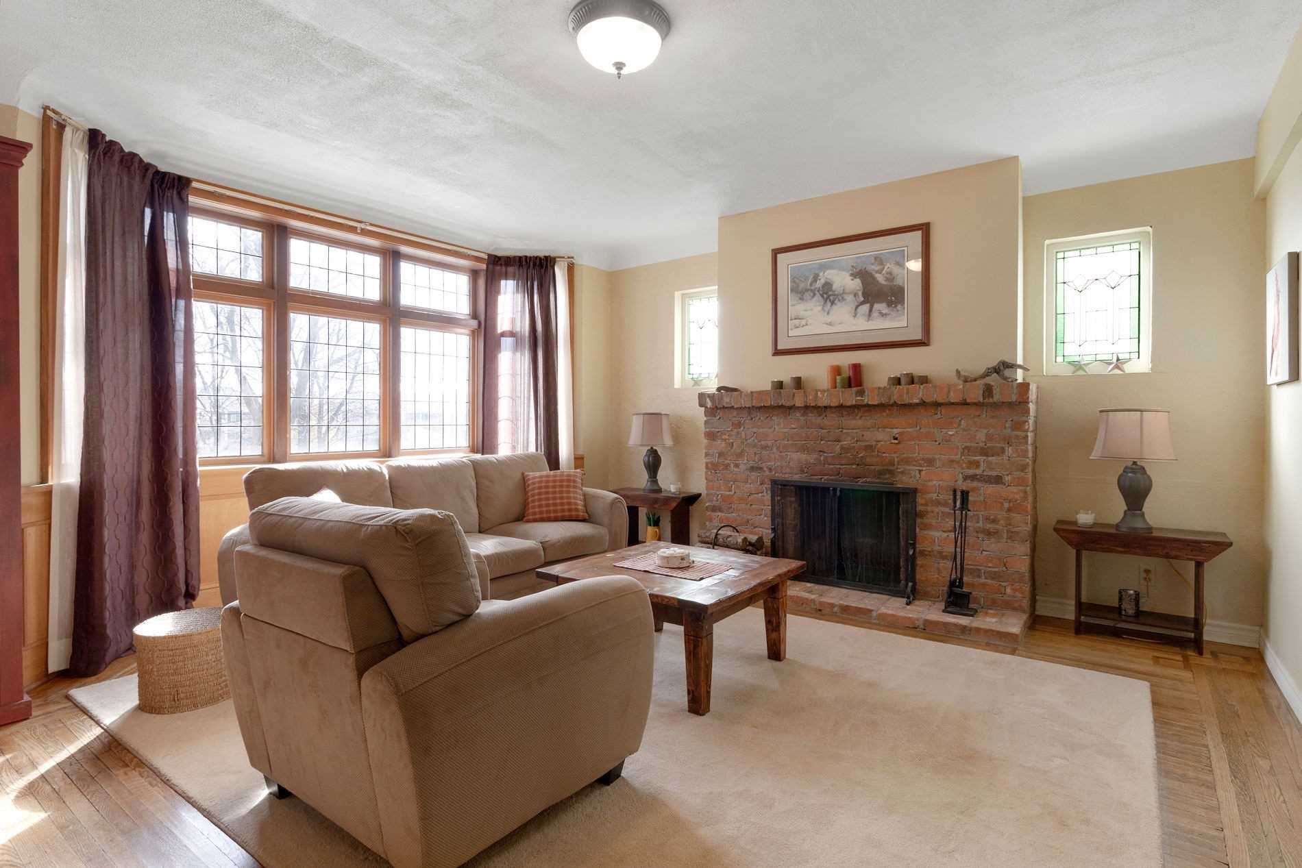 295 Plains Road W