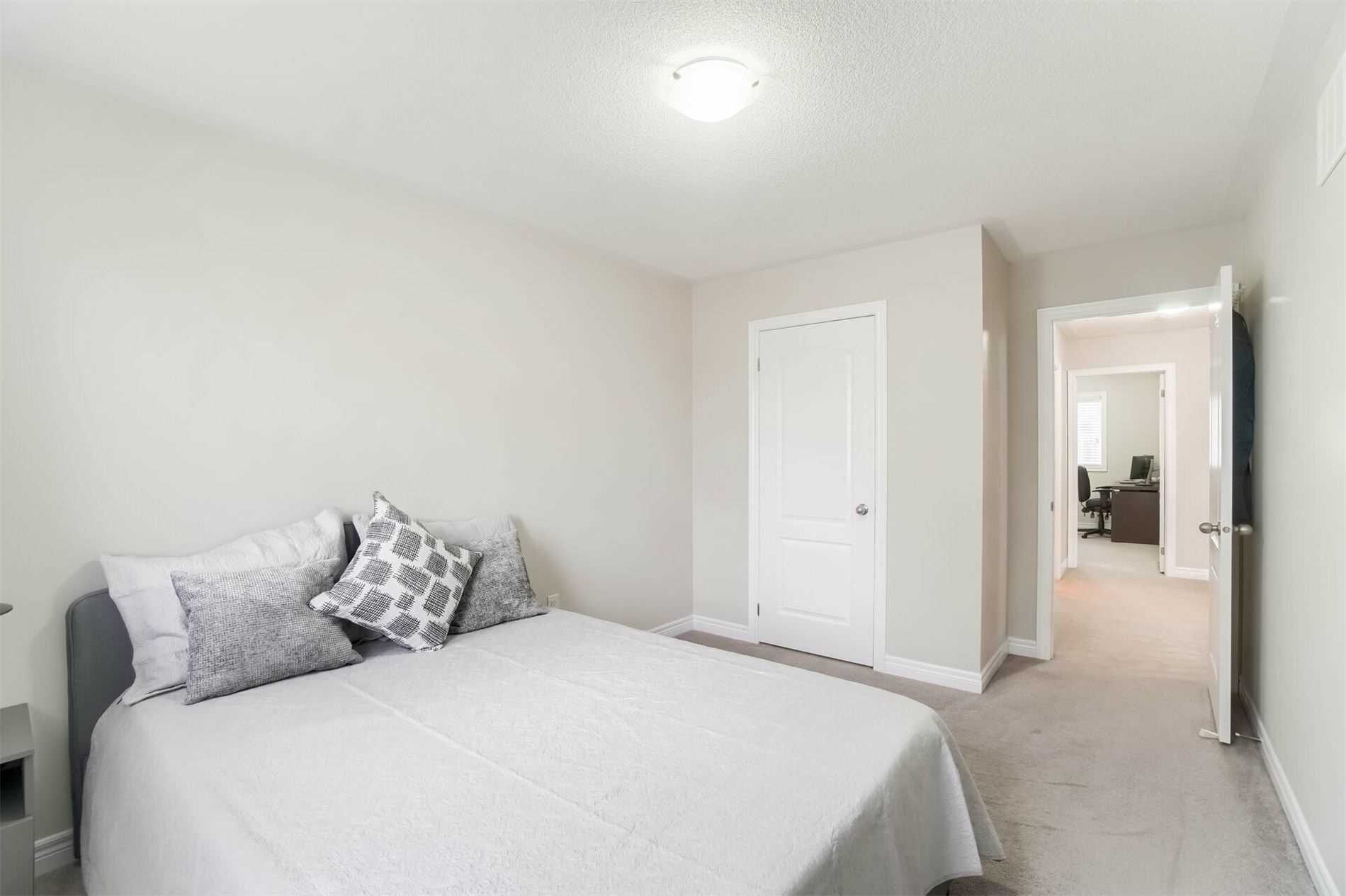 60 Mcechearn Cres