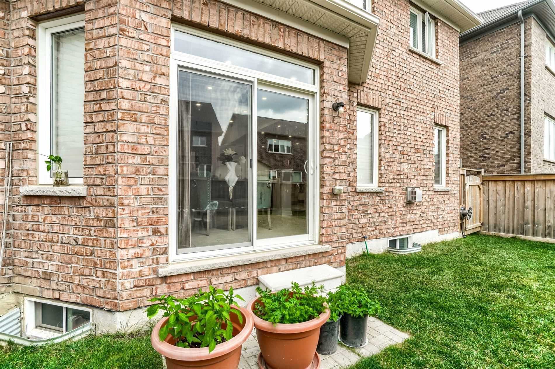 60 Mcechearn Cres