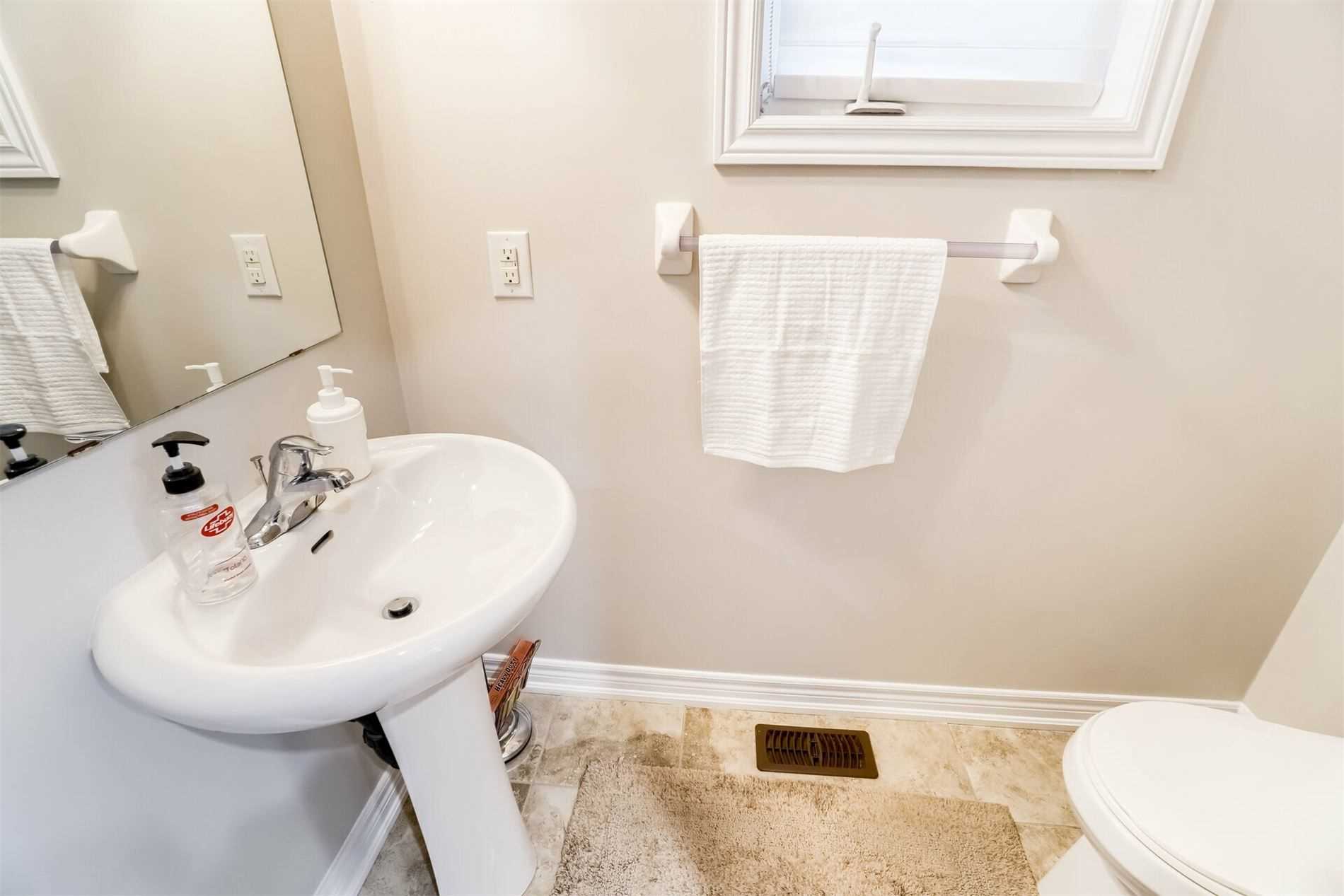 60 Mcechearn Cres