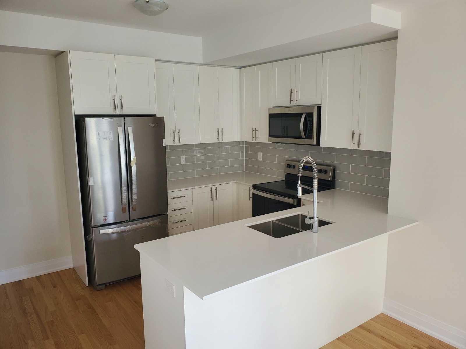 715 Lawrence Ave W, #18