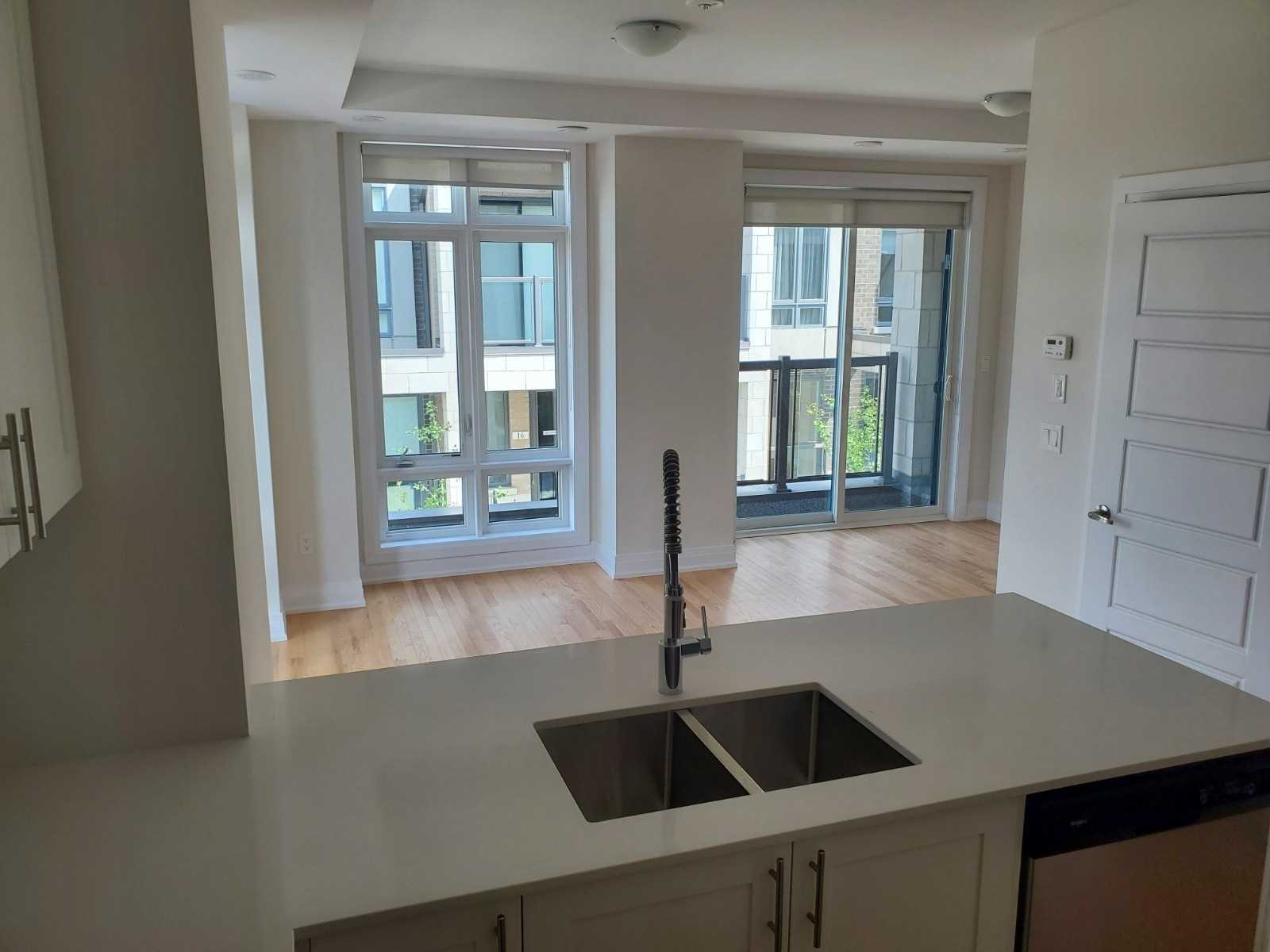 715 Lawrence Ave W, #18