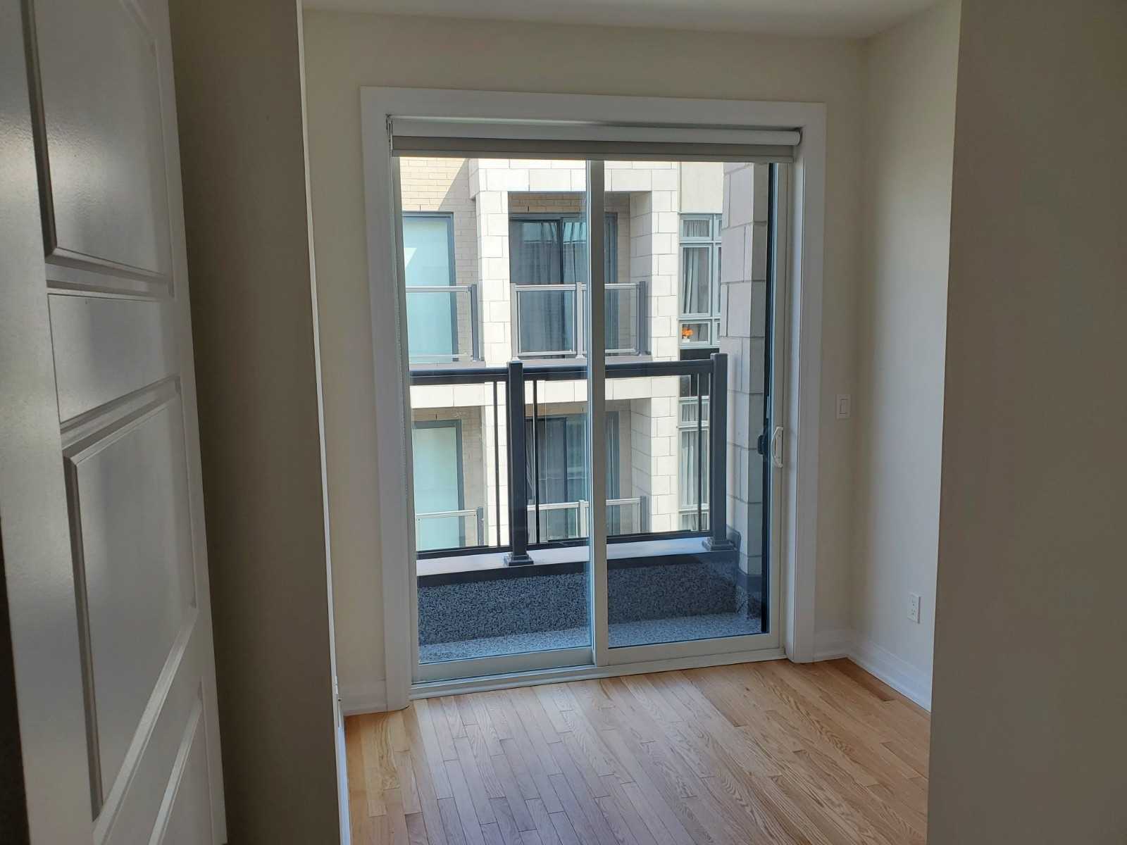 715 Lawrence Ave W, #18