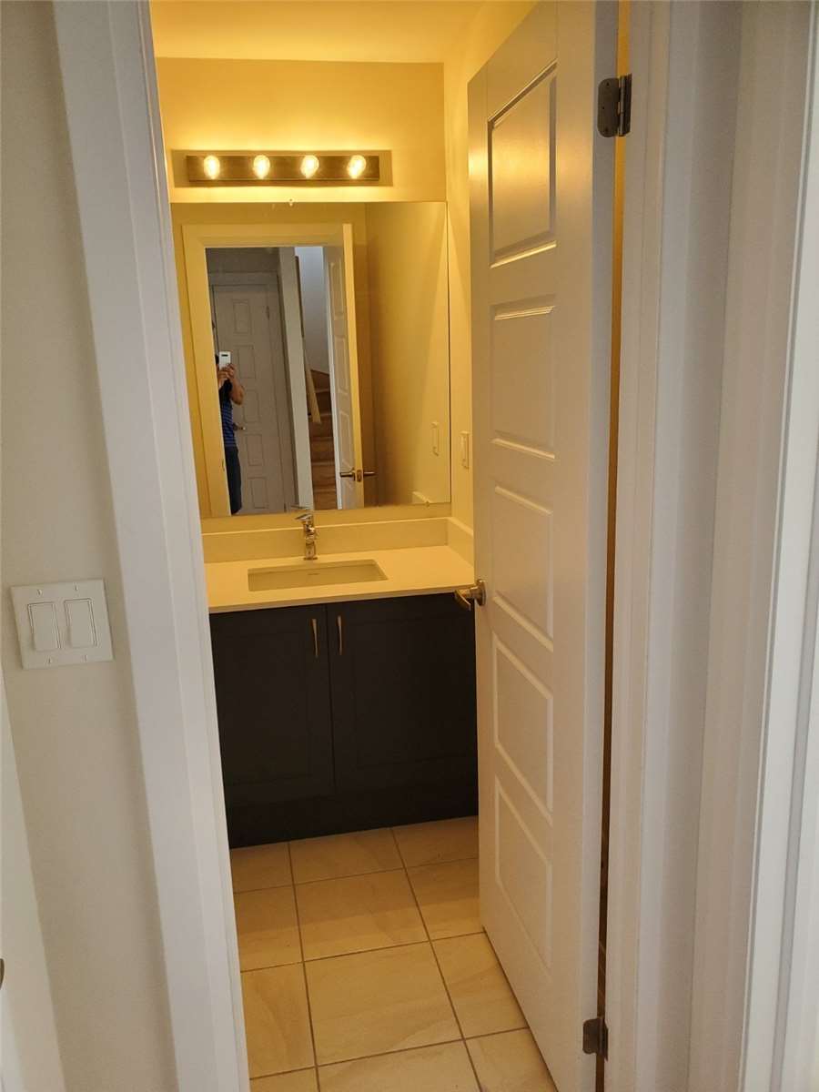 715 Lawrence Ave W, #18