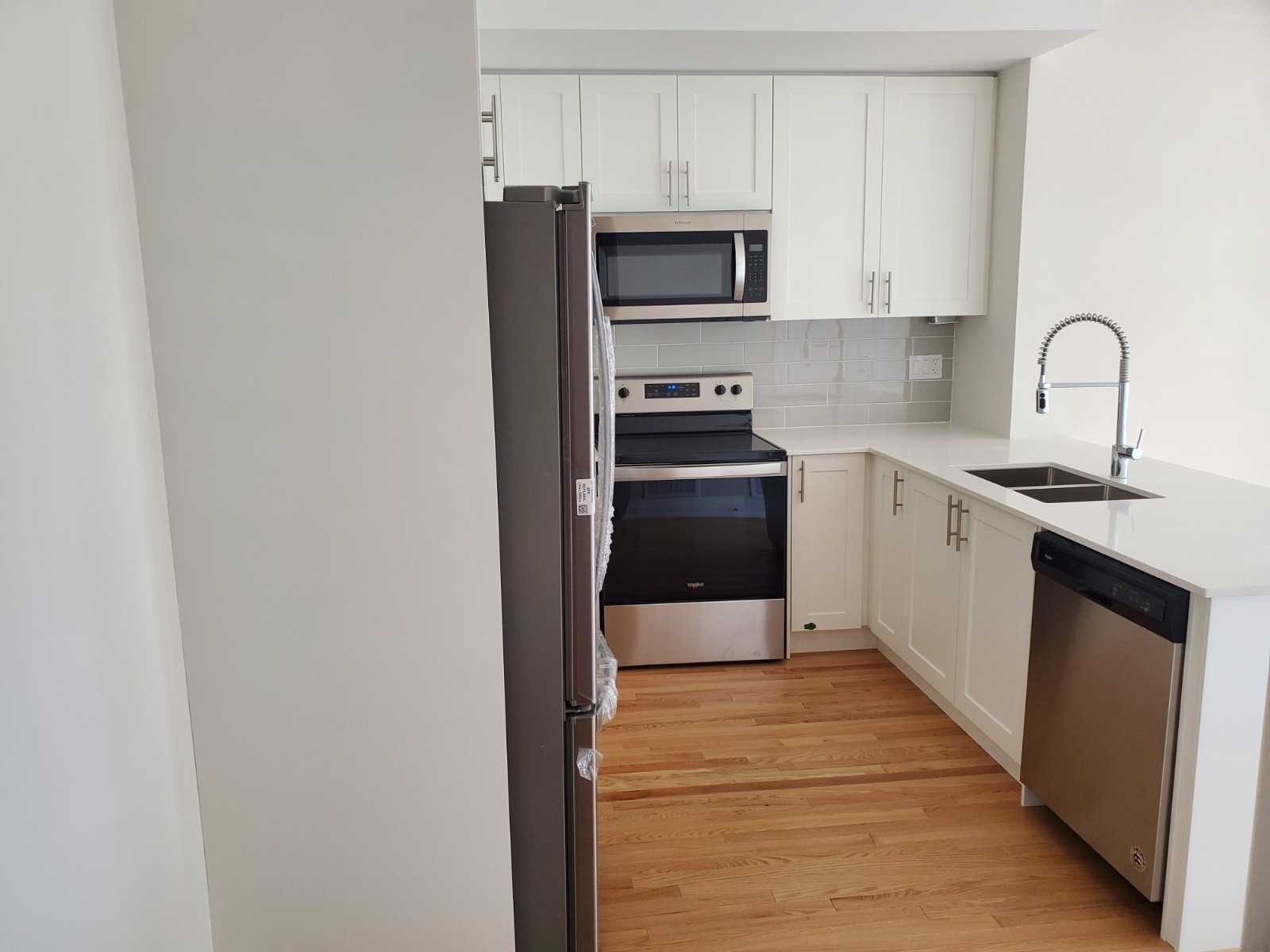 715 Lawrence Ave W, #18