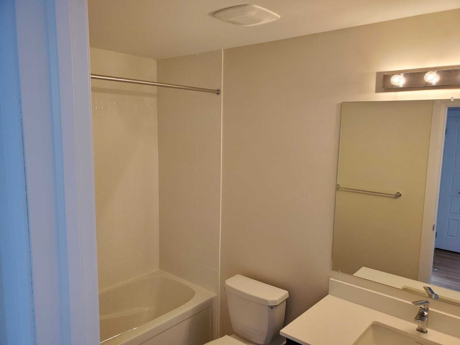715 Lawrence Ave W, #18