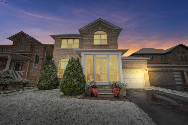 208 Queen Mary Dr, Brampton