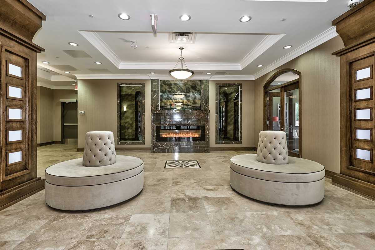 205 Lakeshore Road W #201