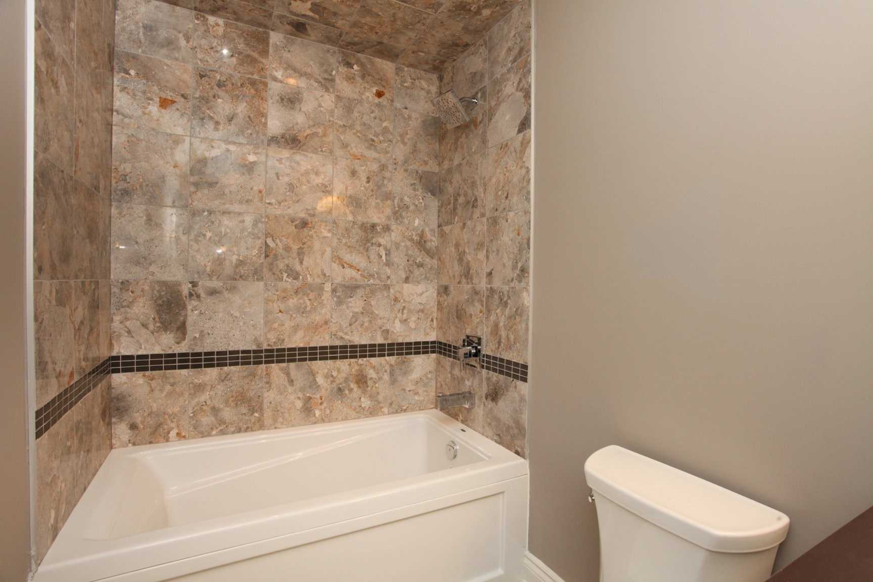 205 Lakeshore Road W #201