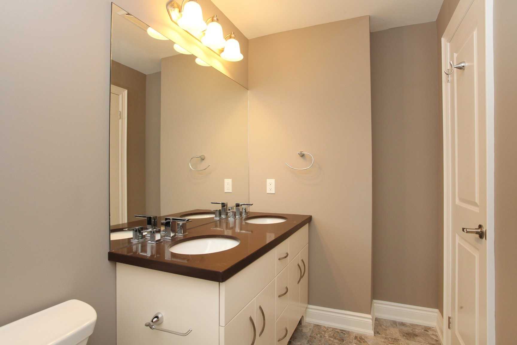 205 Lakeshore Road W #201