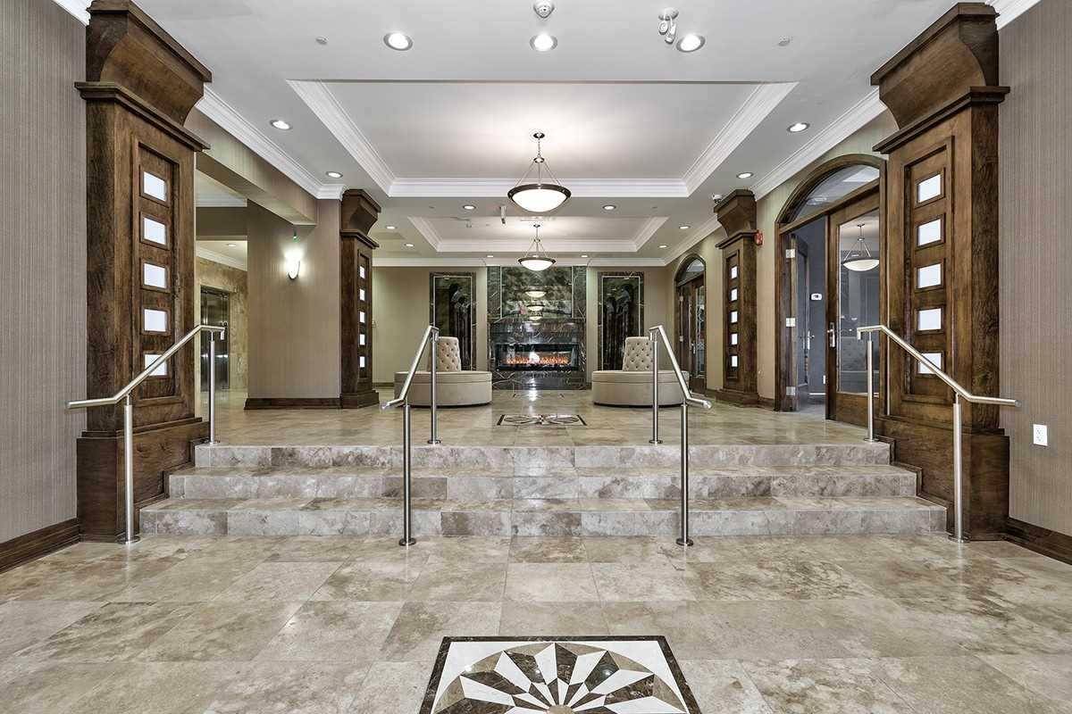 205 Lakeshore Road W #201