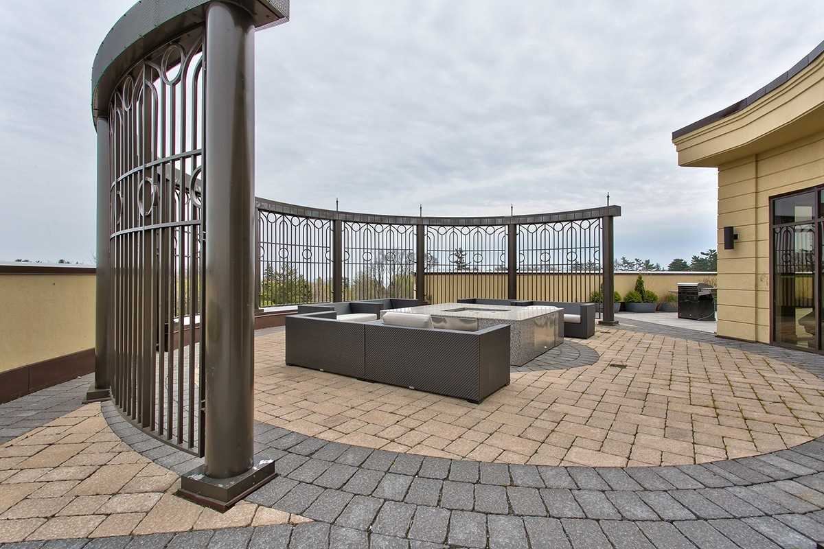 205 Lakeshore Road W #201