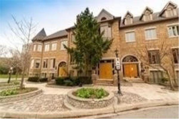 52 Village Centre Pl, Mississauga