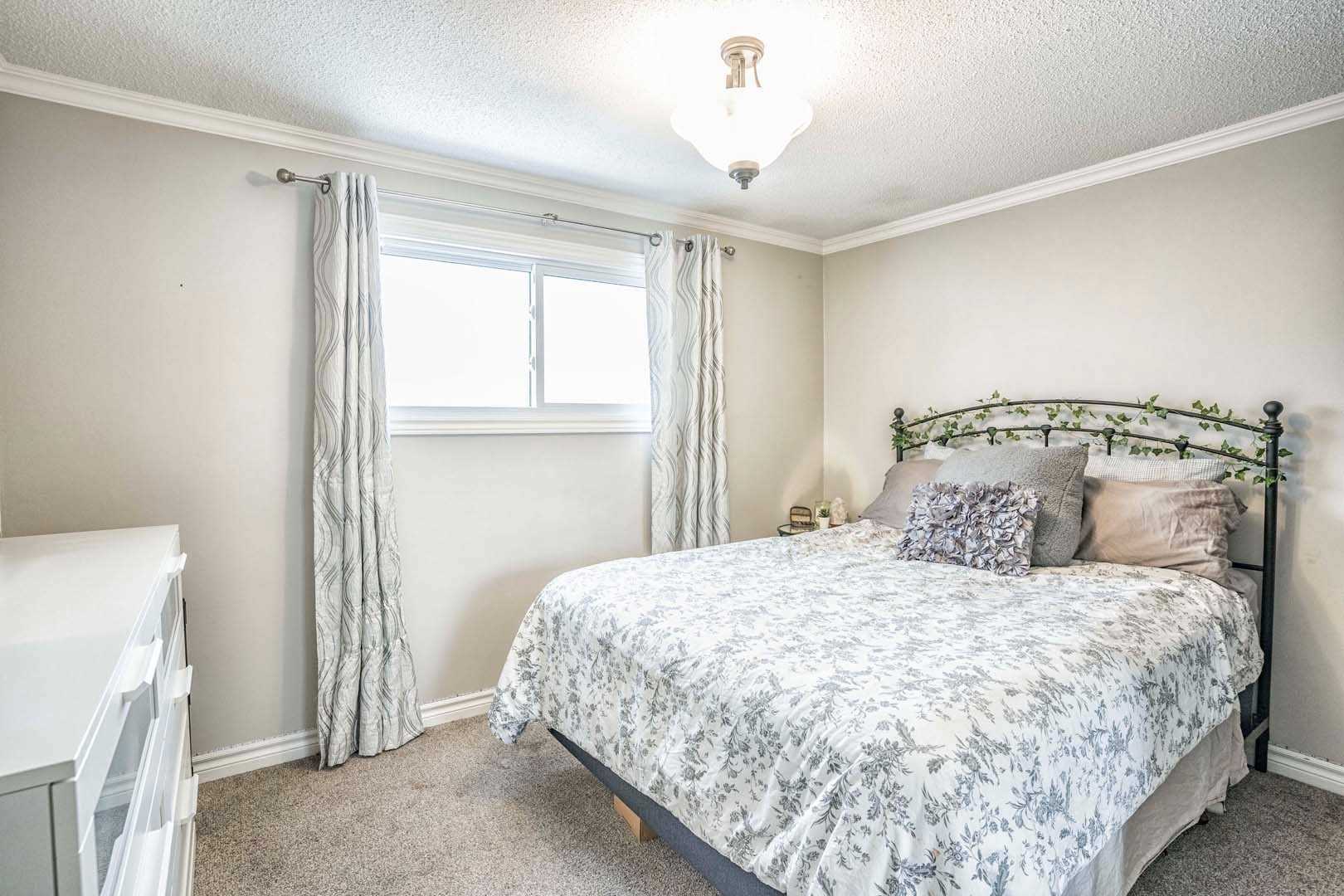 579 Hayward Cres