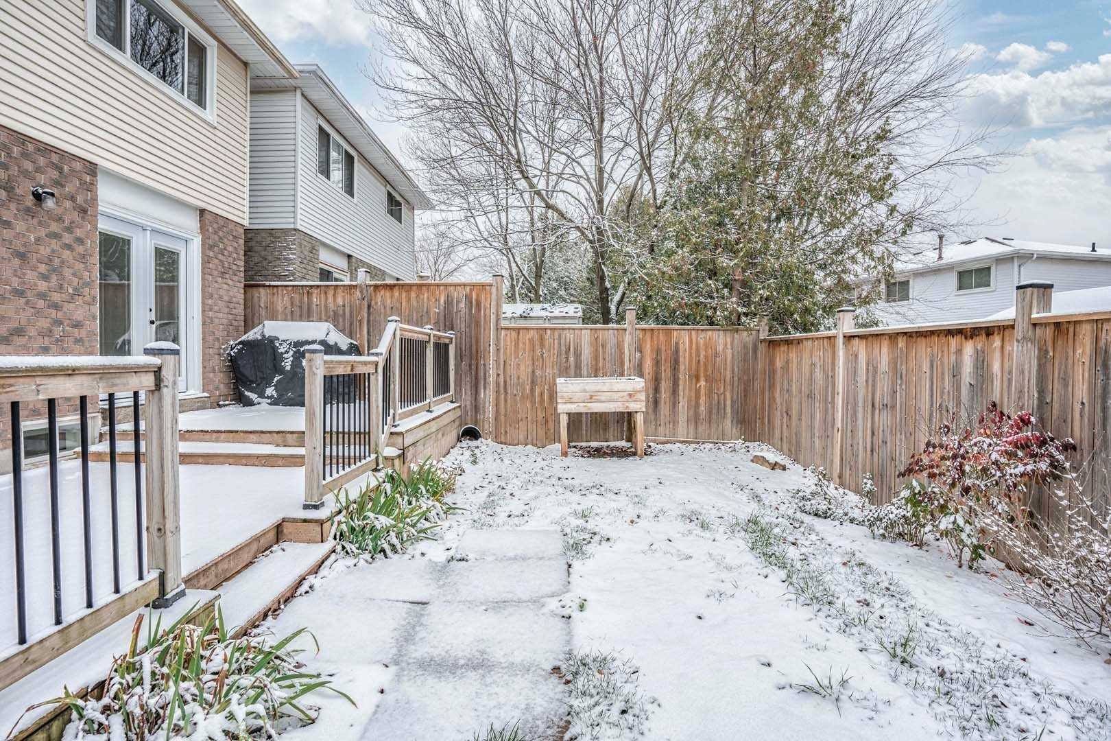 579 Hayward Cres