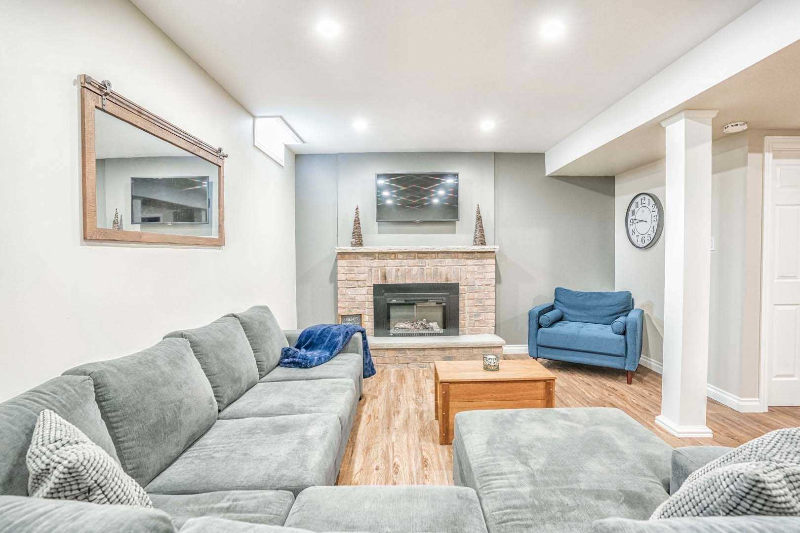 579 Hayward Cres