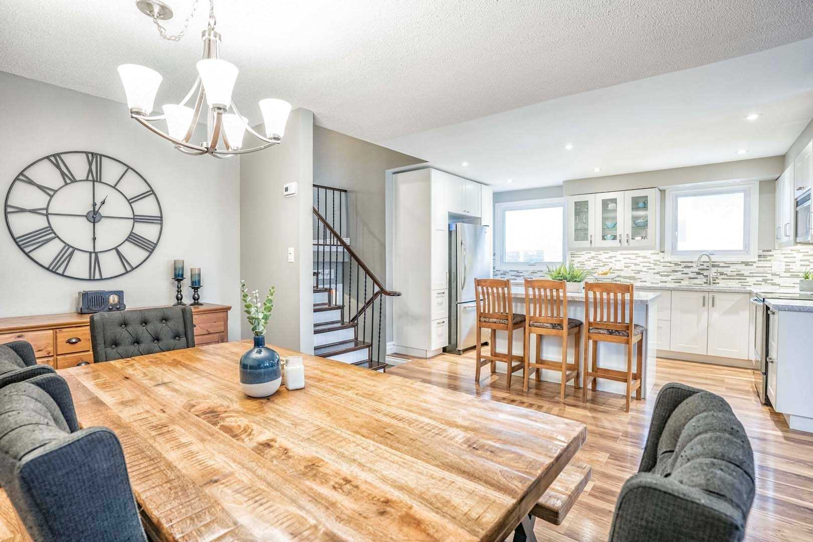 579 Hayward Cres