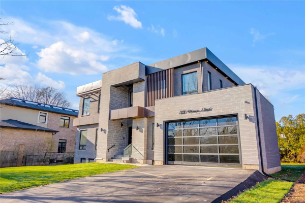 1325 Rebecca St, Oakville
