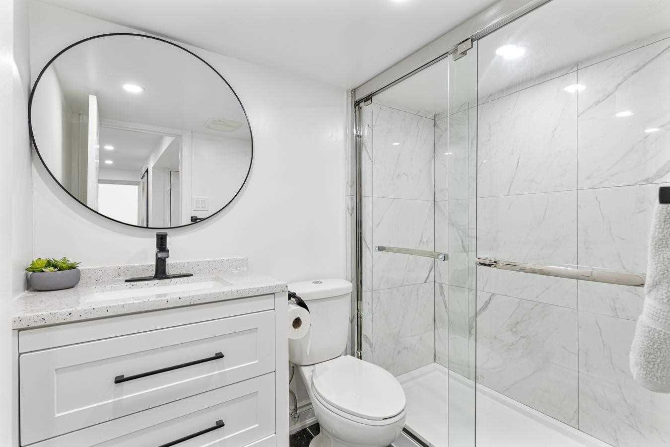 2212 Urwin Cres