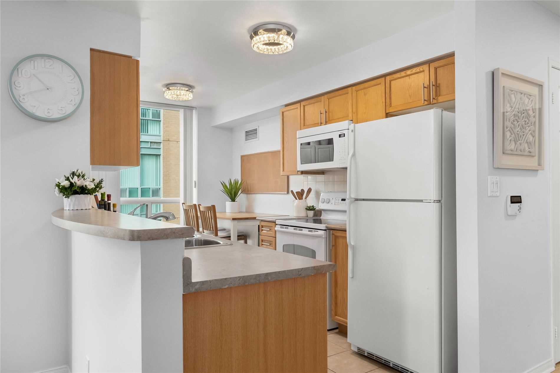 9 Michael Power Pl, #413