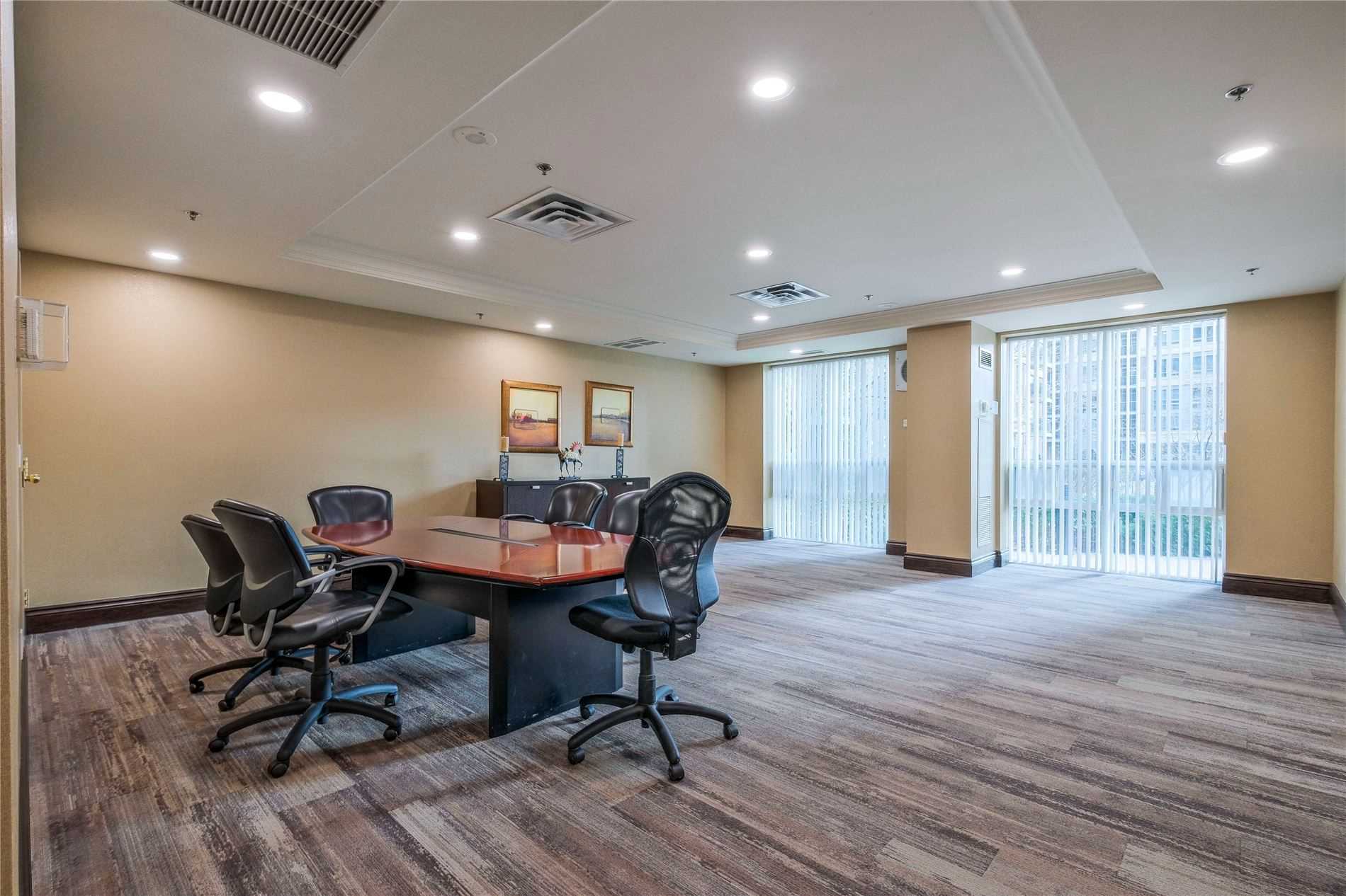 9 Michael Power Pl, #413