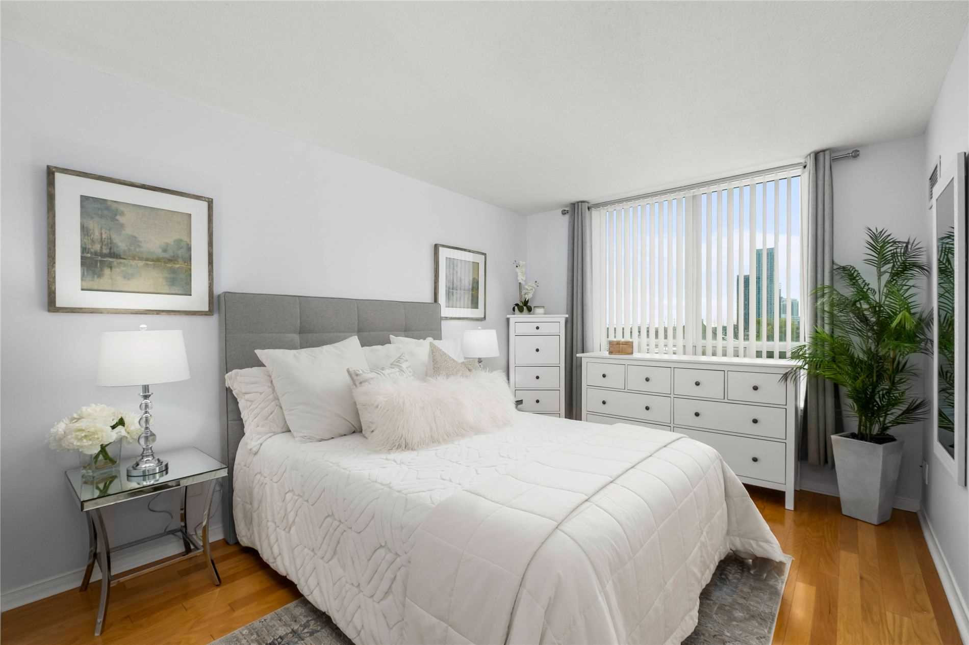 9 Michael Power Pl, #413