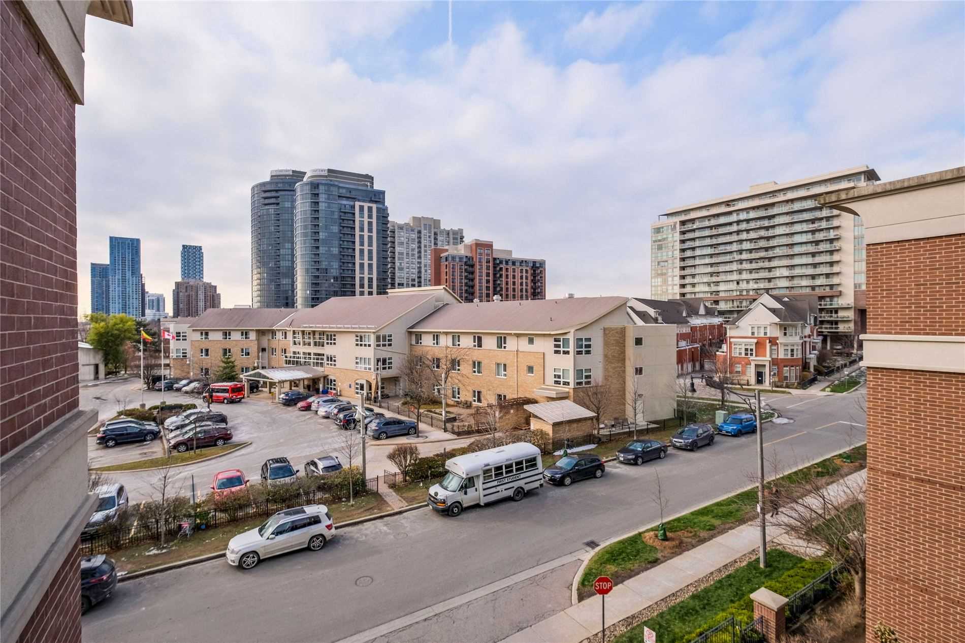 9 Michael Power Pl, #413